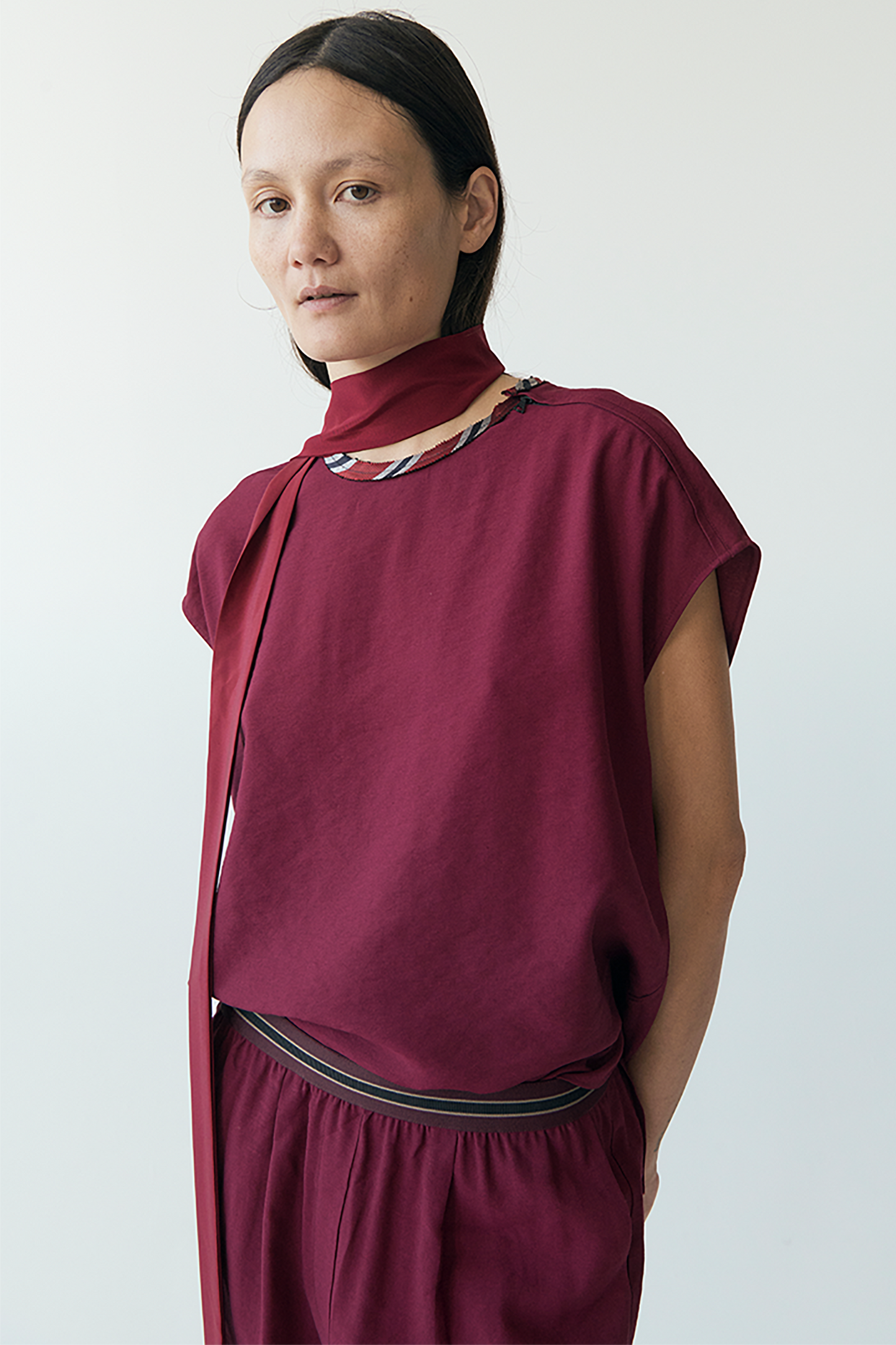 SLEEVELESS SIDE ZIP TOP PLUM