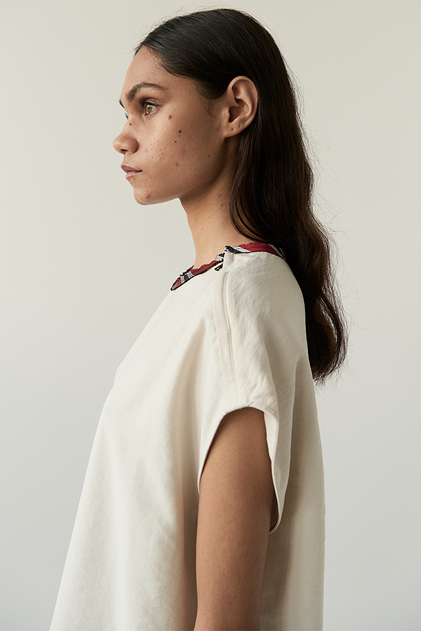 SLEEVELESS SIDE ZIP TOP