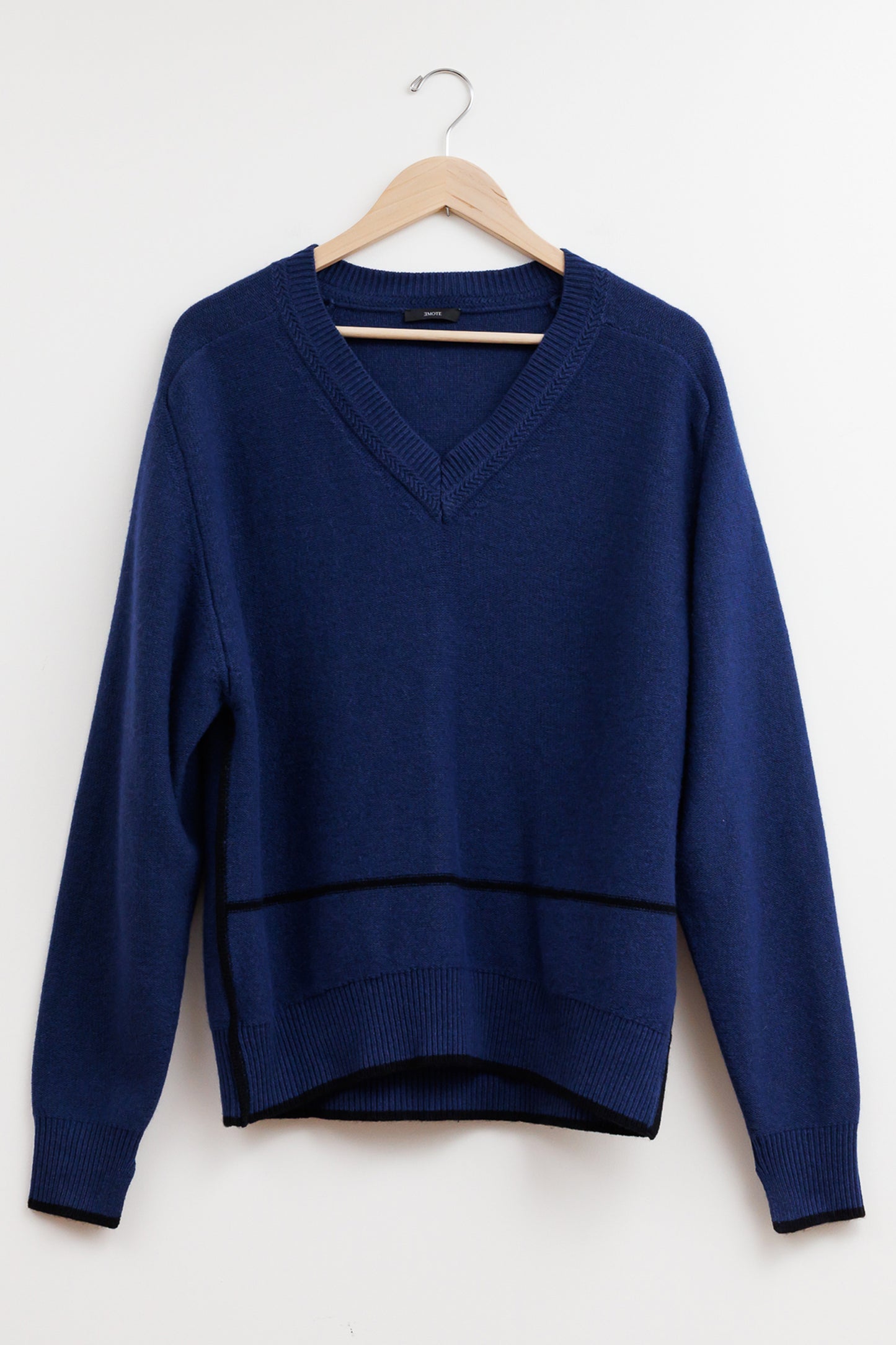 V NECK SCARF SWEATER