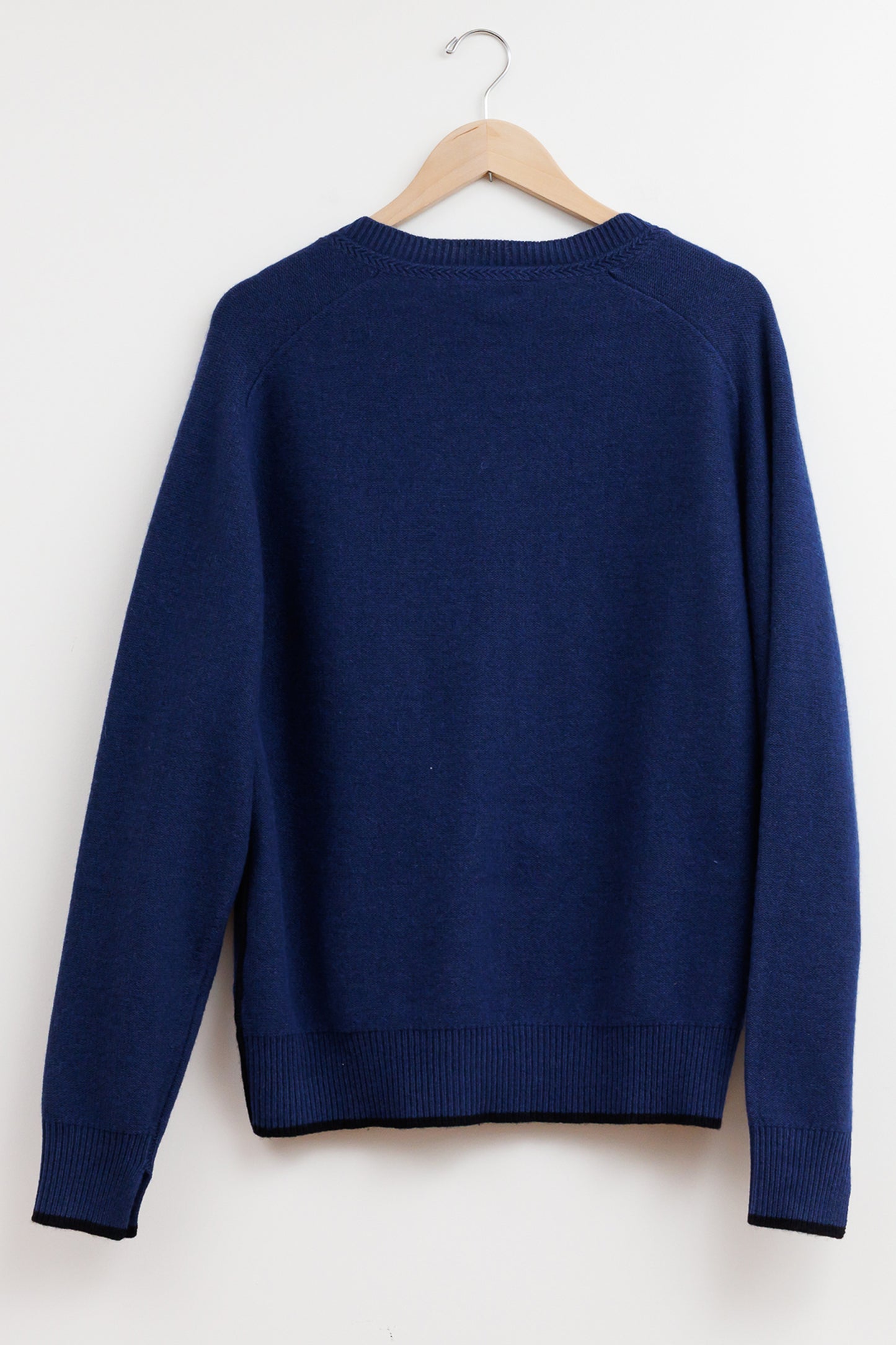 V NECK SCARF SWEATER