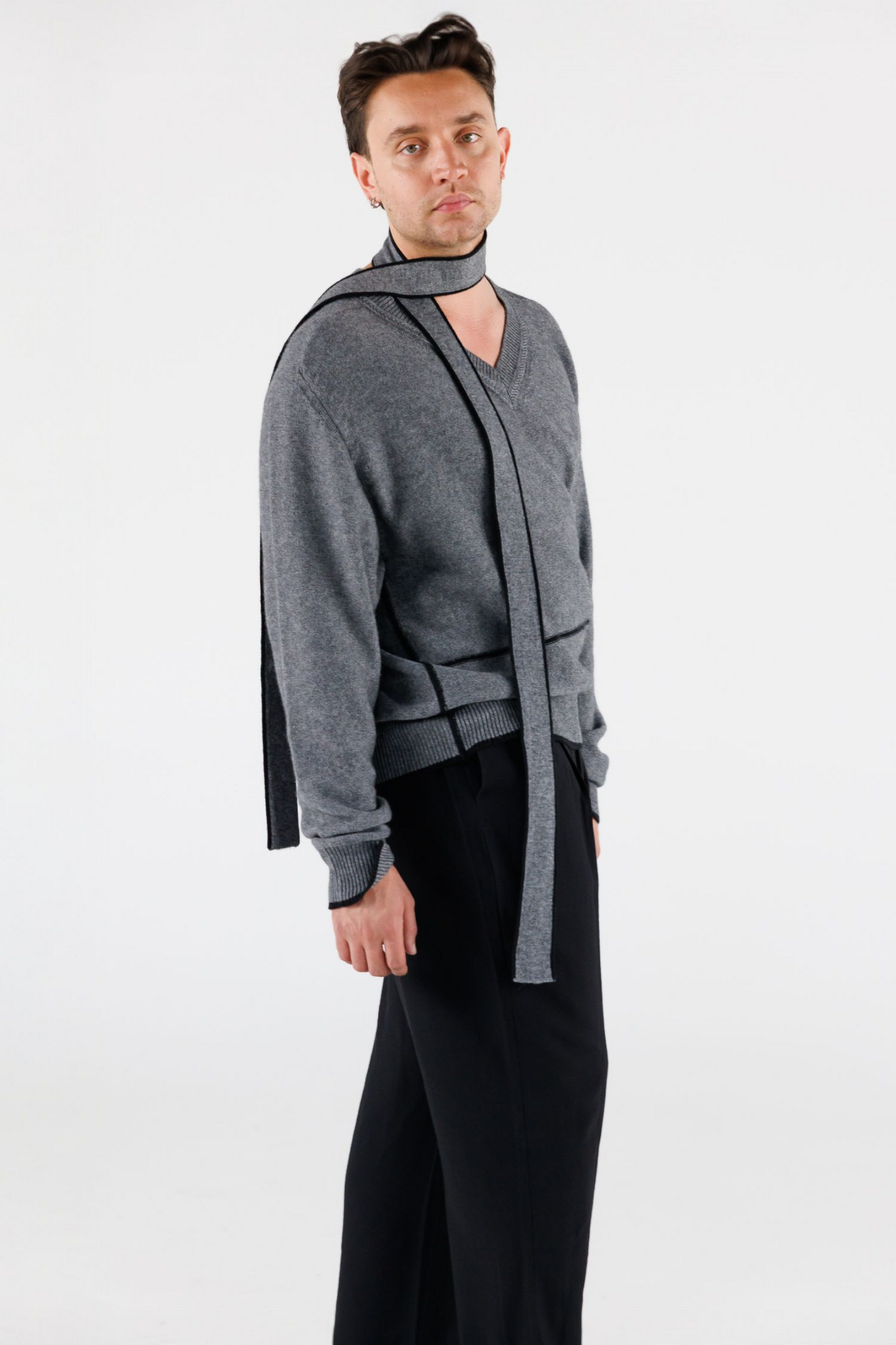 V NECK SCARF SWEATER