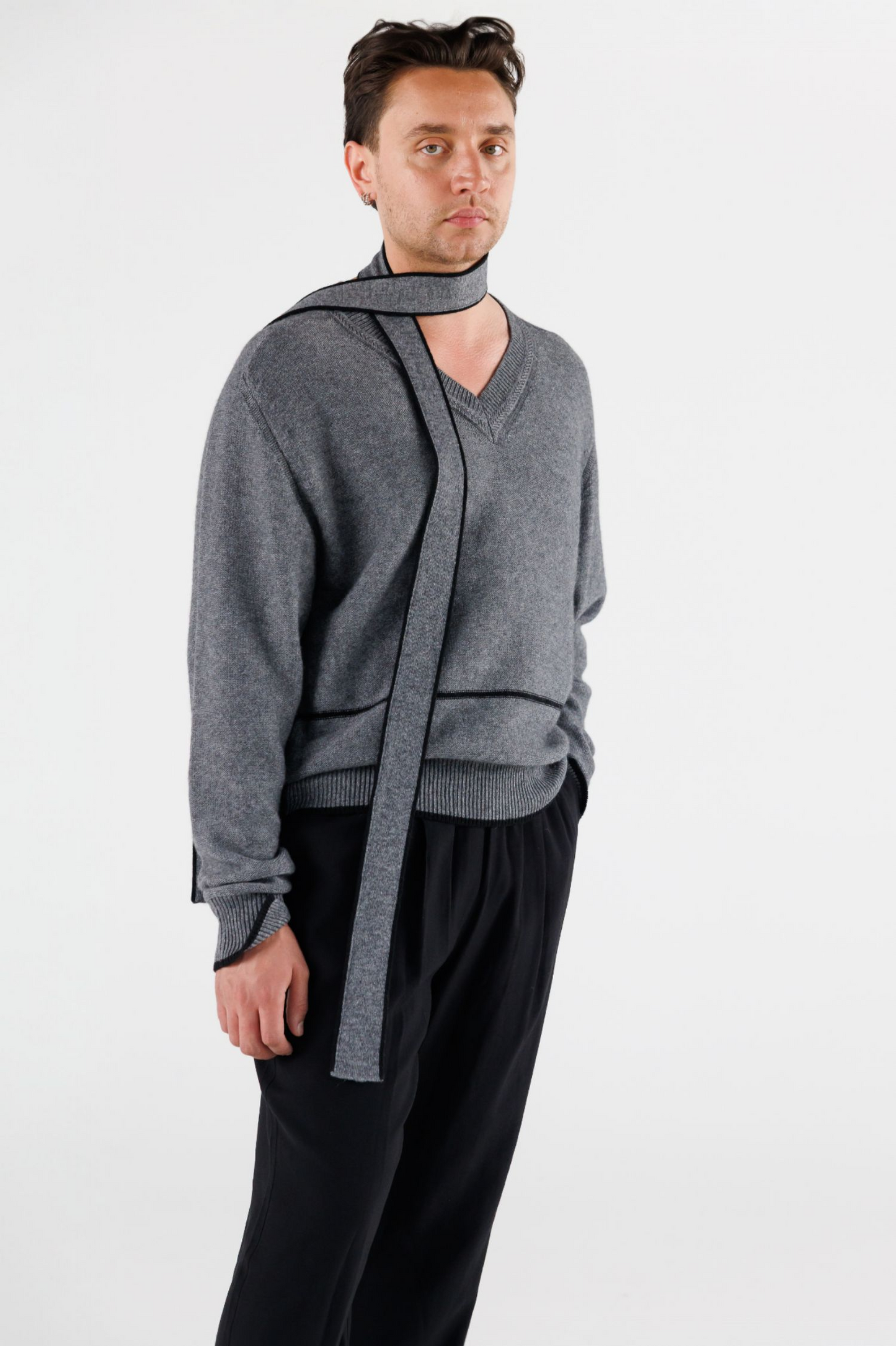 V NECK SCARF SWEATER