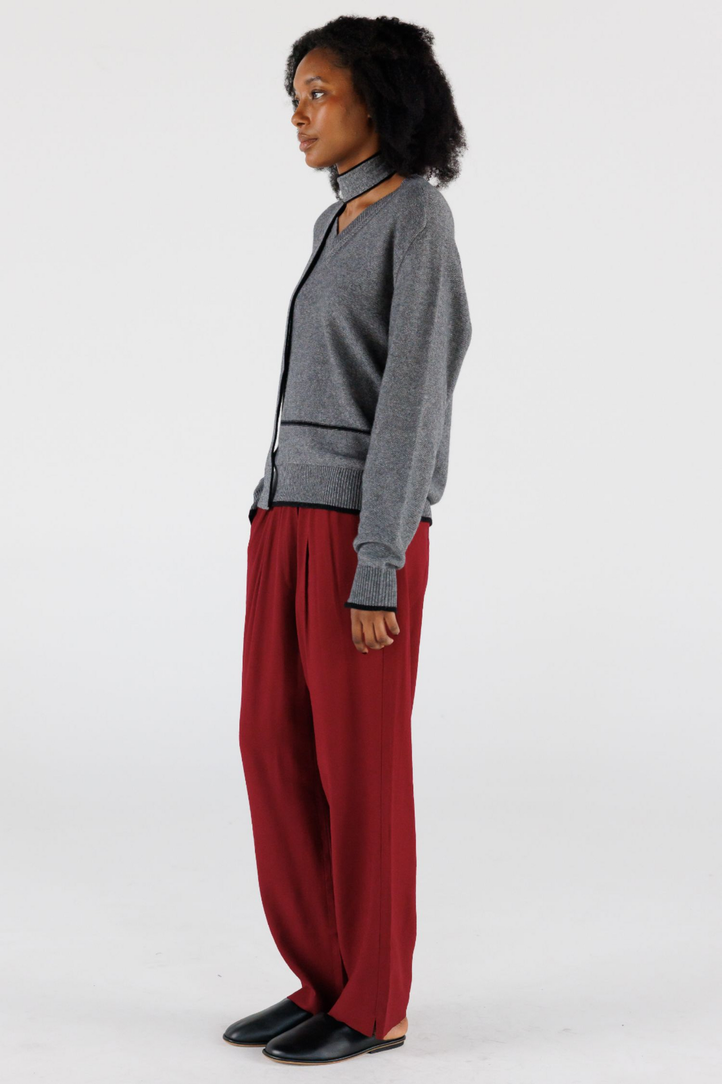 V NECK SCARF SWEATER