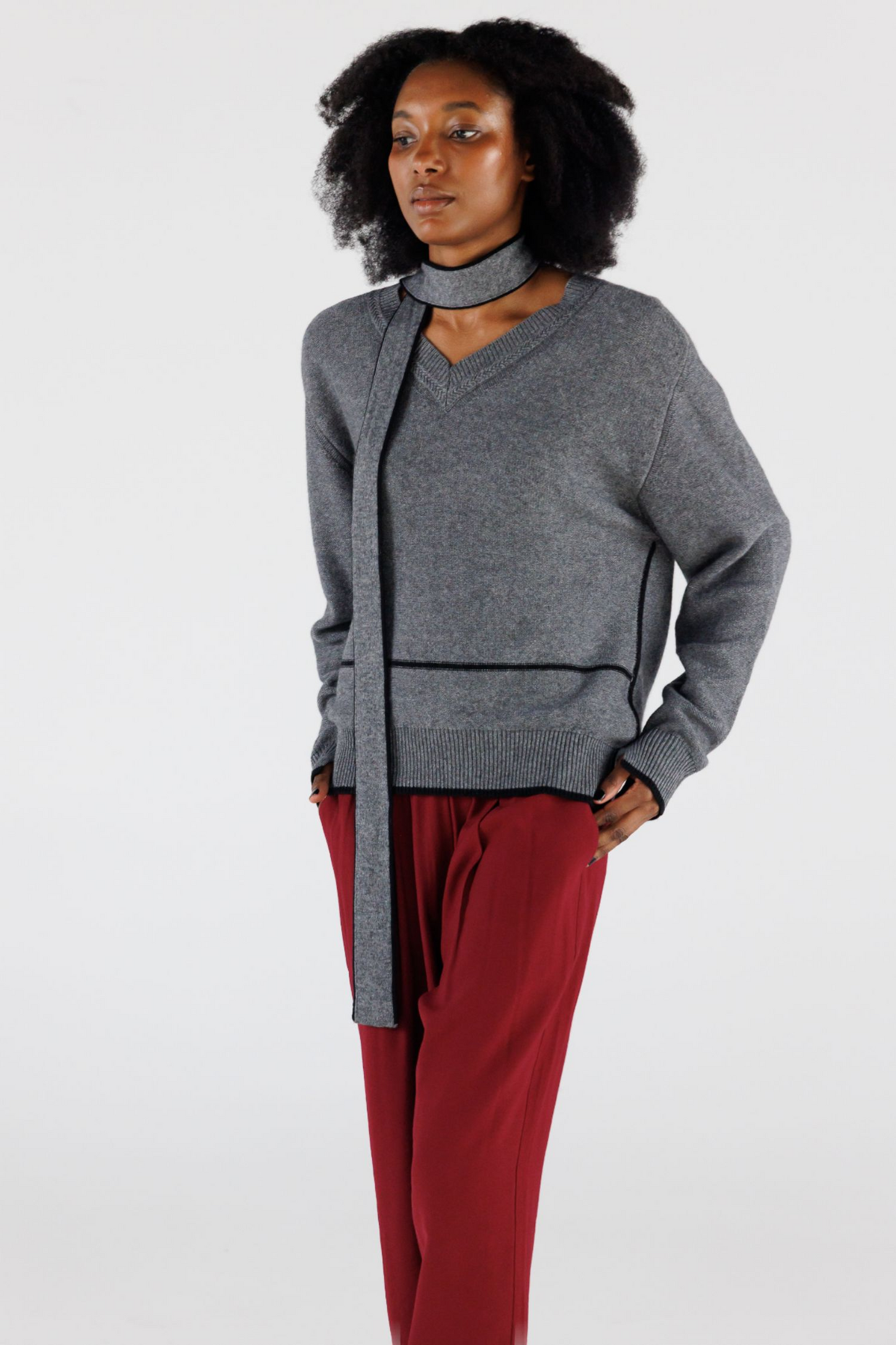V NECK SCARF SWEATER