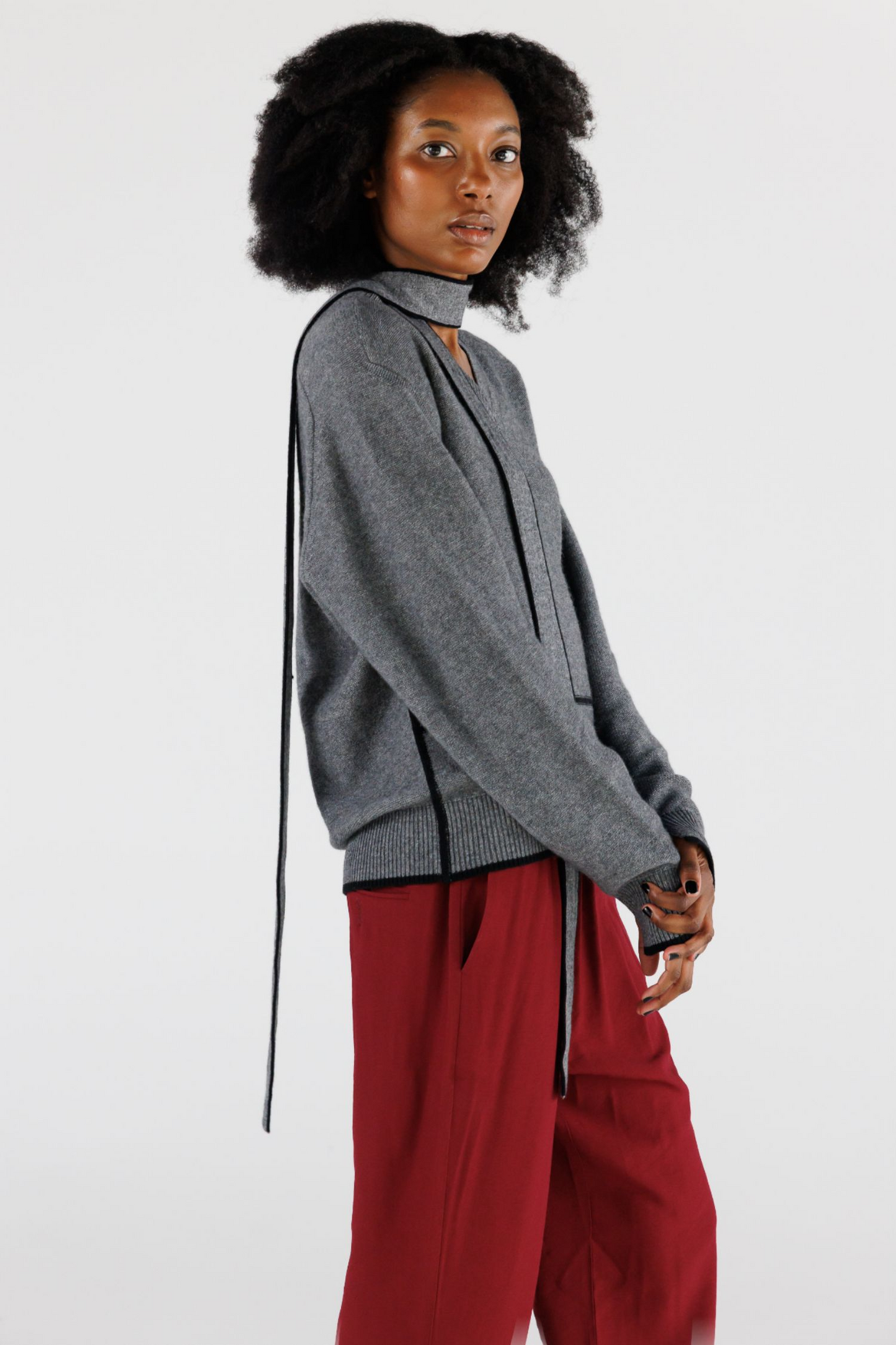 V NECK SCARF SWEATER