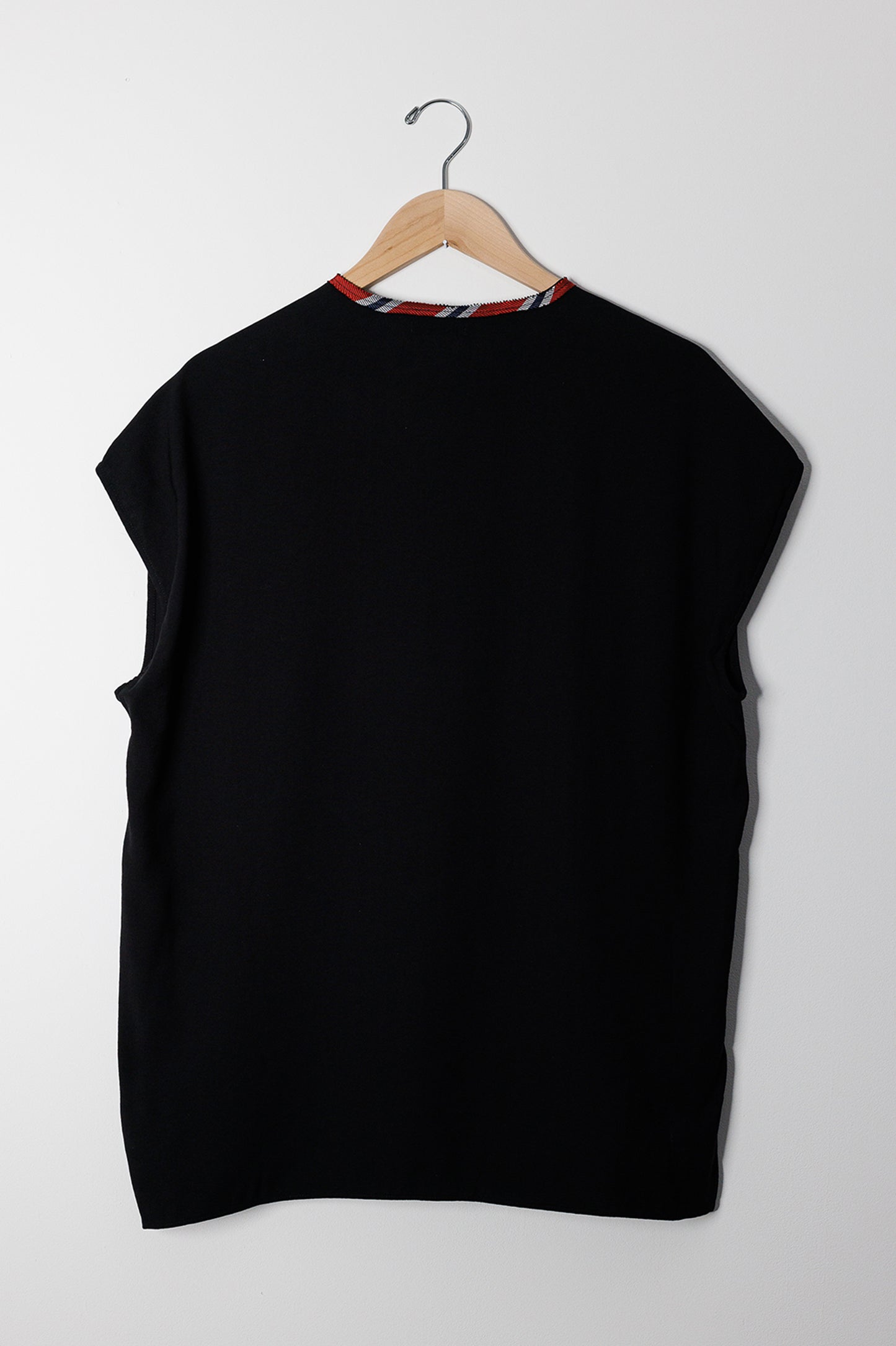 SLEEVELESS SIDE ZIP TOP