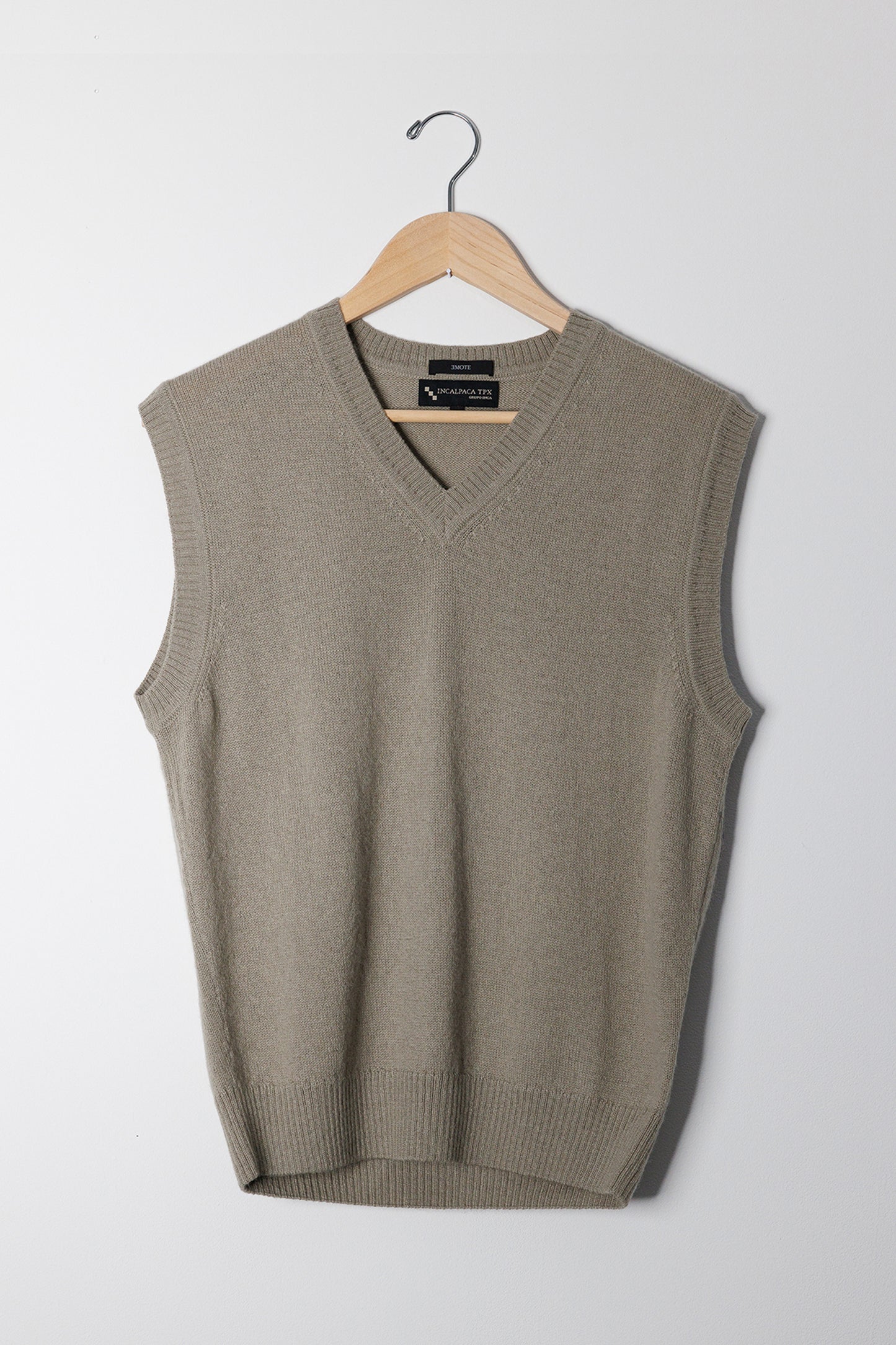 V NECK SWEATER VEST
