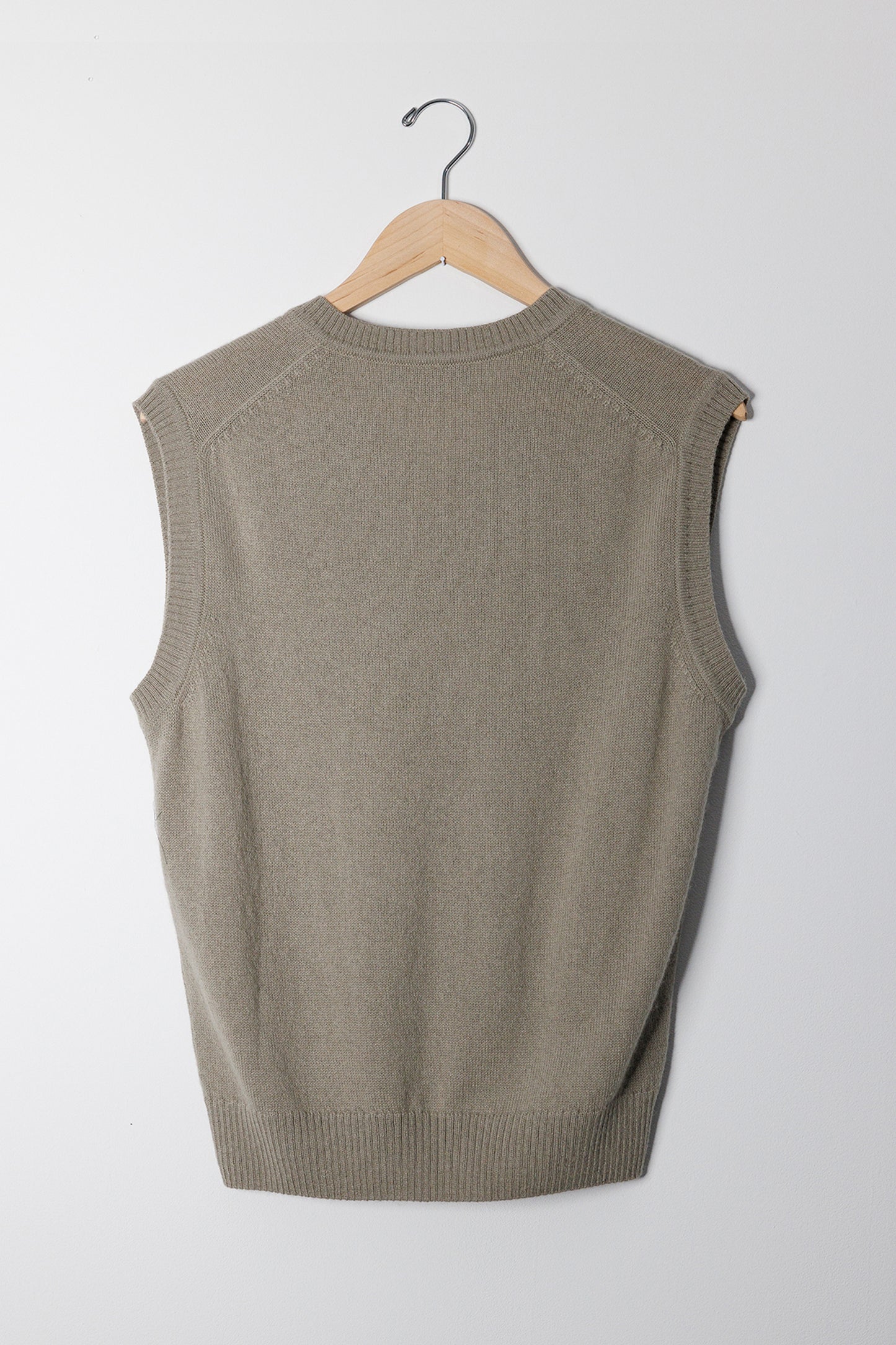 V NECK SWEATER VEST