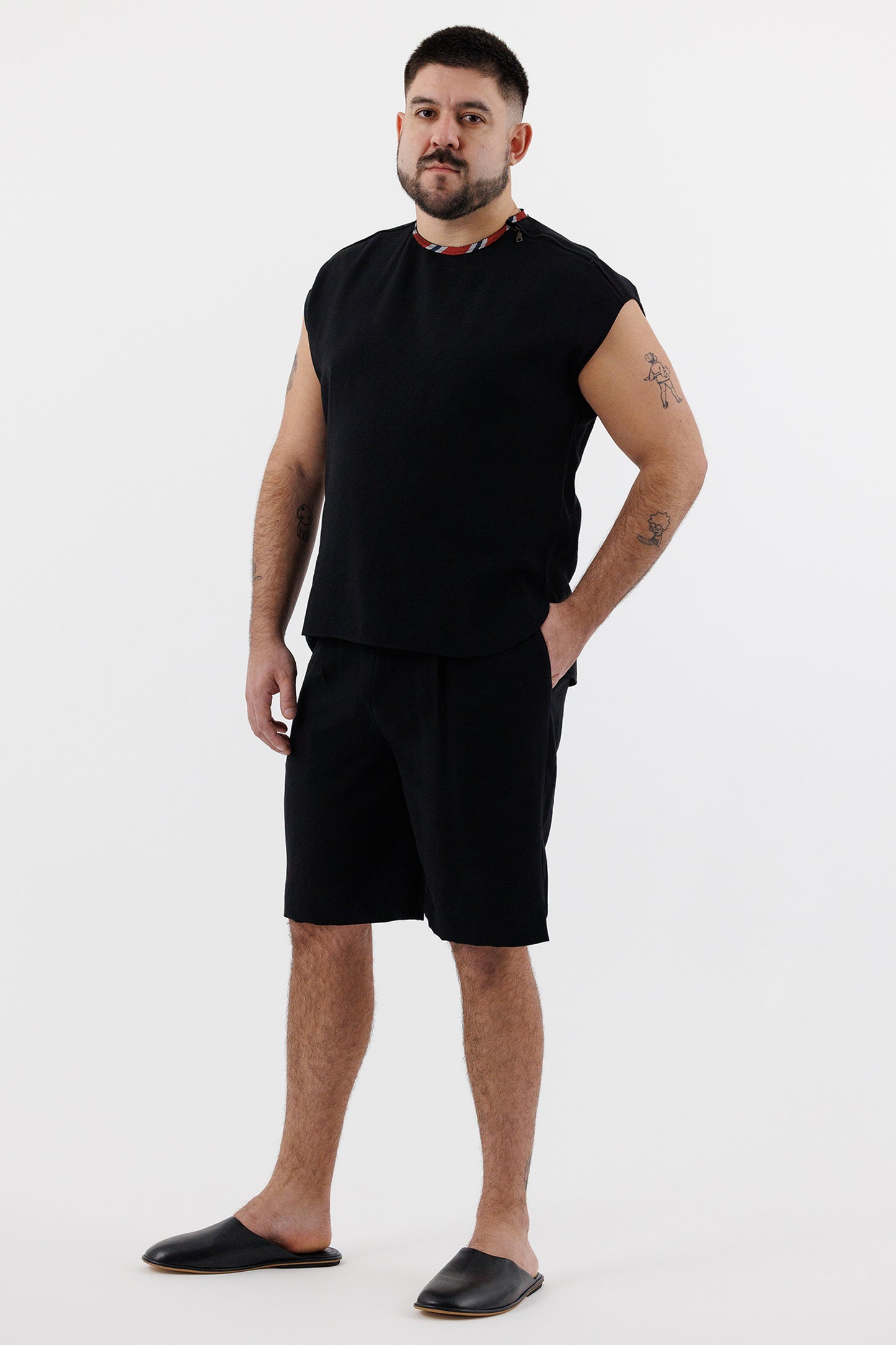 SLEEVELESS SIDE ZIP TOP