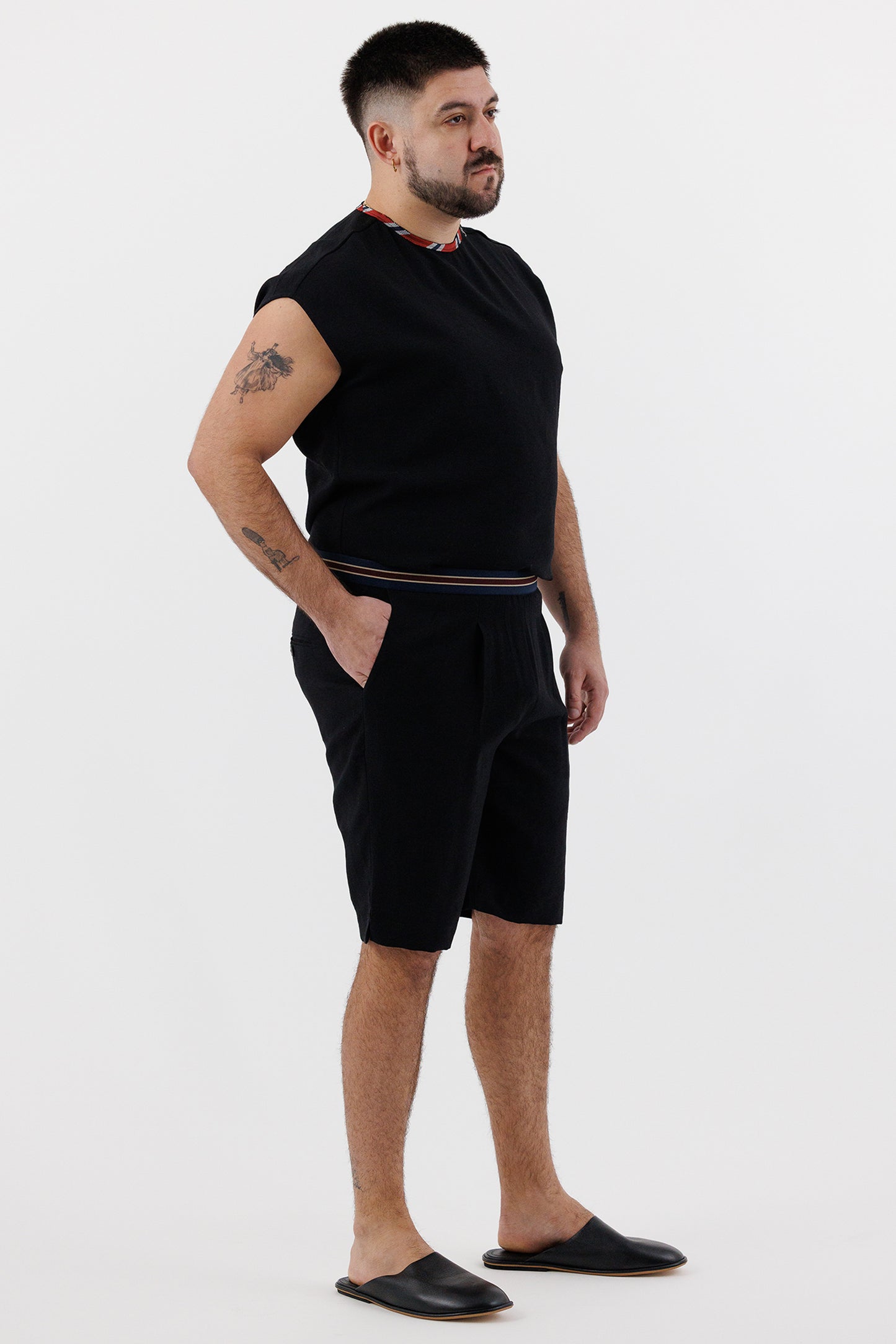 SLEEVELESS SIDE ZIP TOP