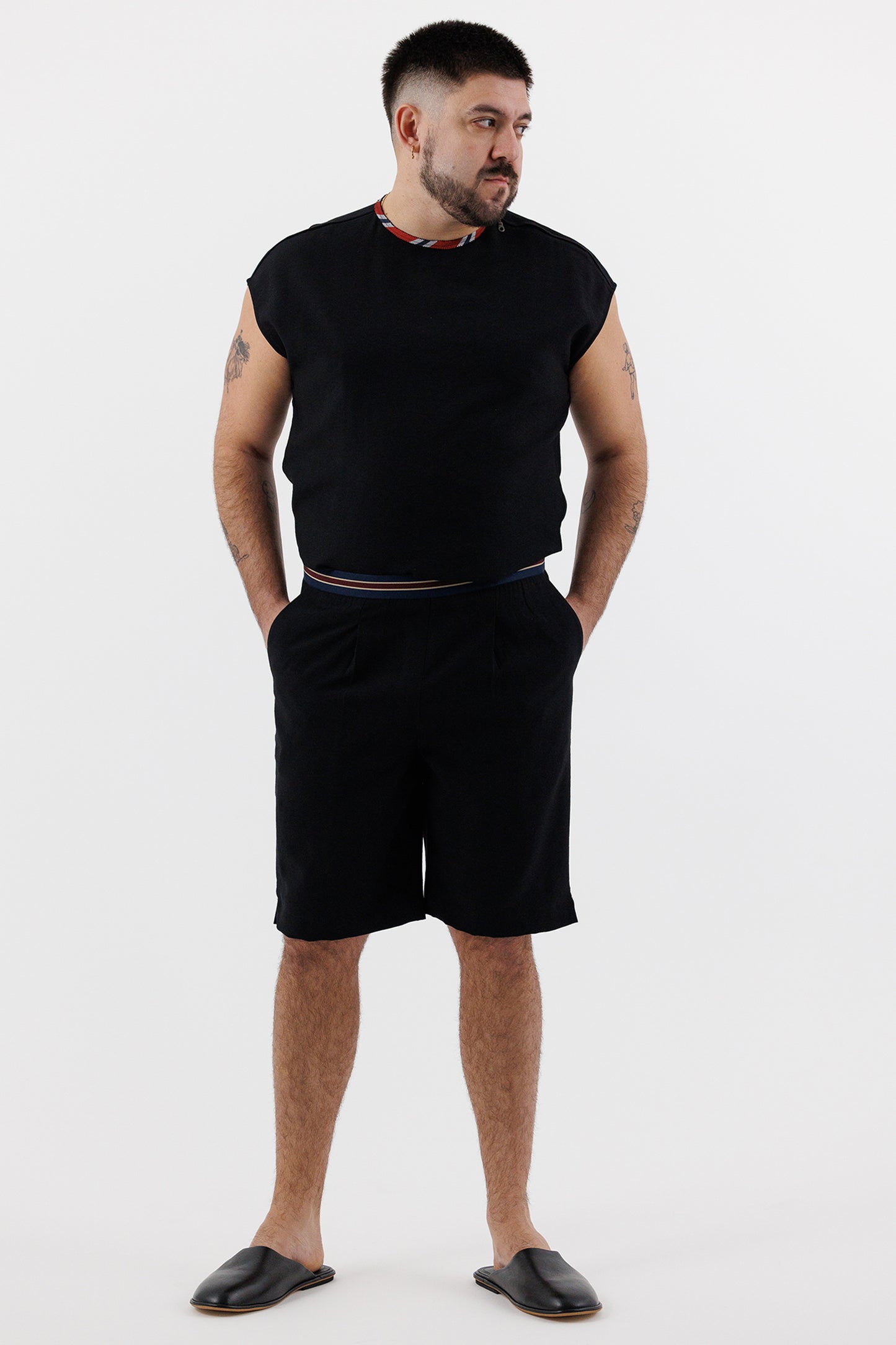 SLEEVELESS SIDE ZIP TOP