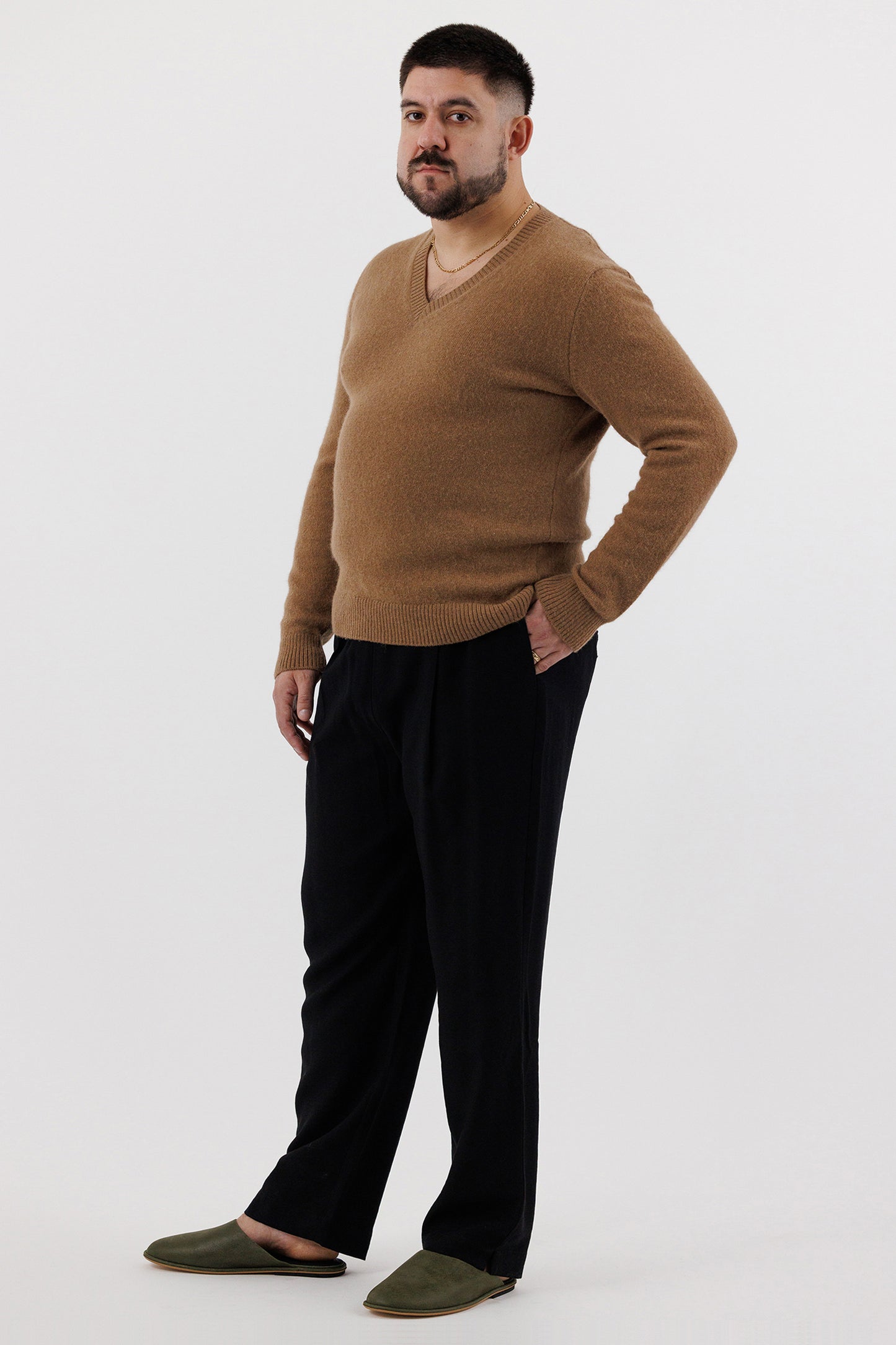 V NECK SWEATER