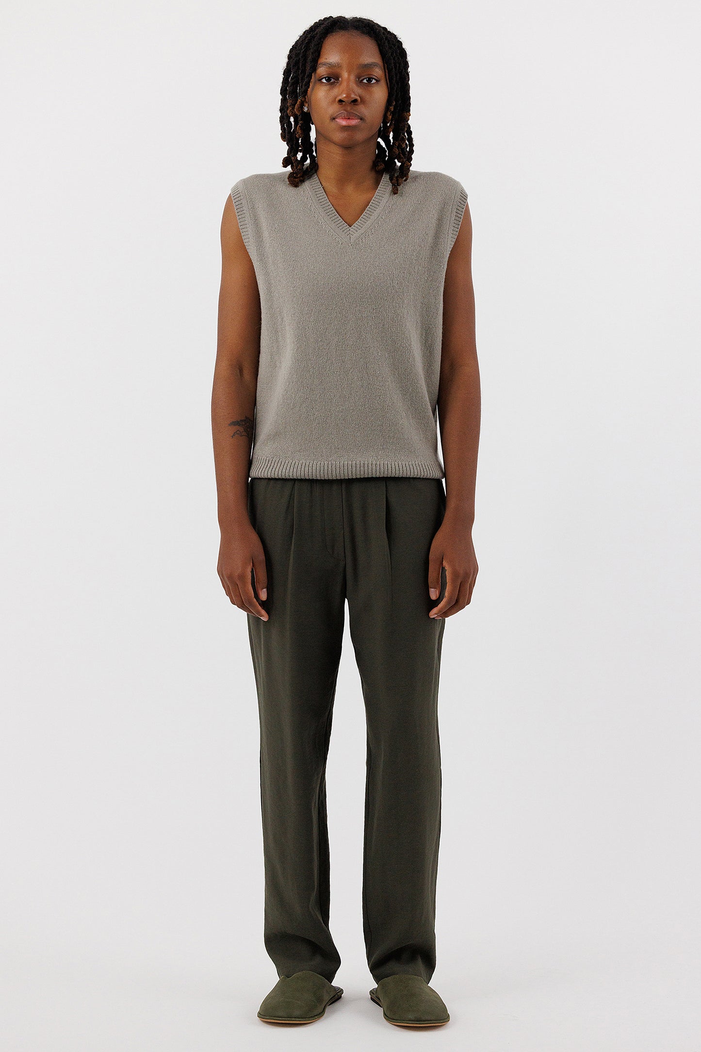 V NECK SWEATER VEST