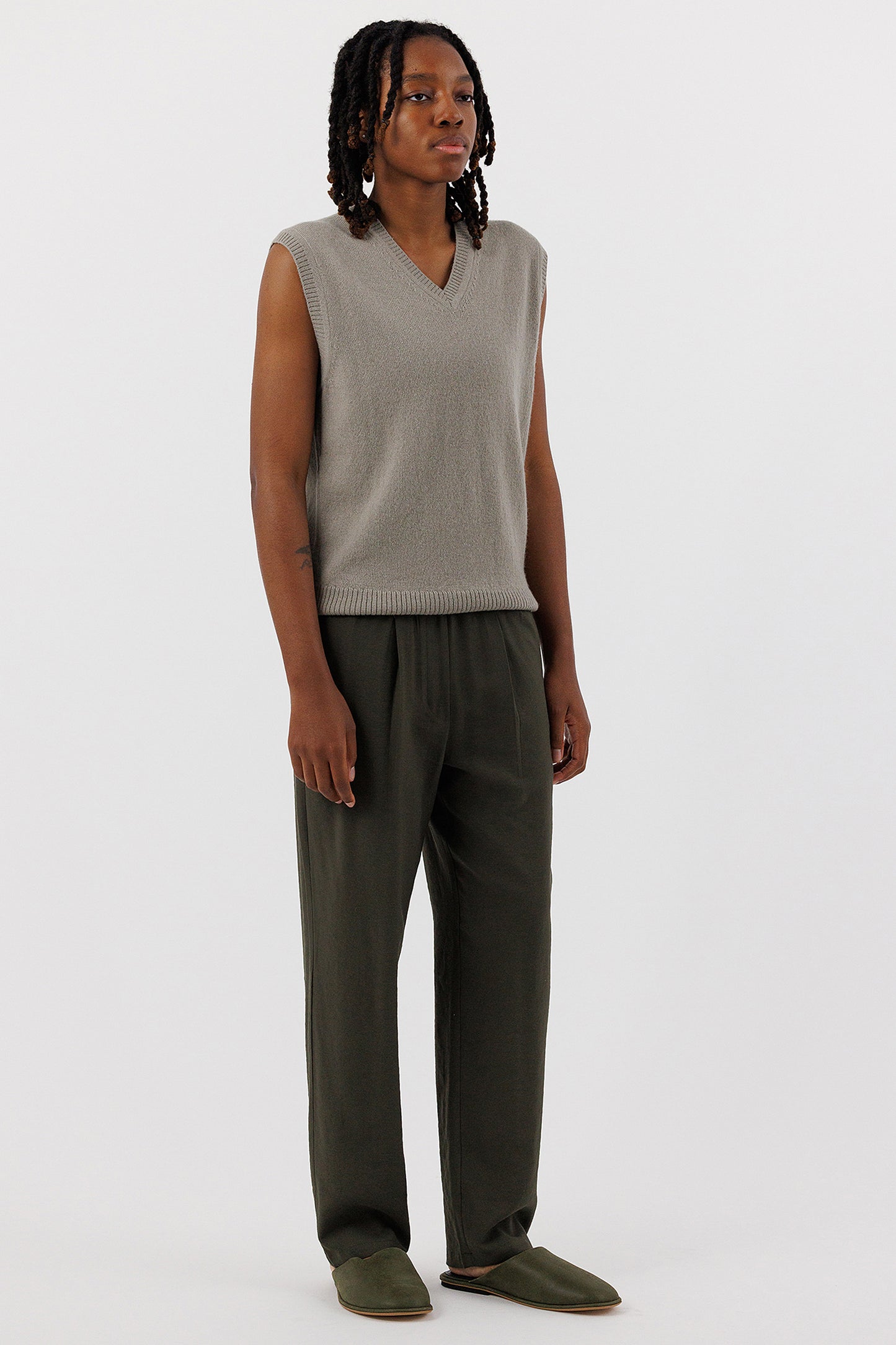 V NECK SWEATER VEST