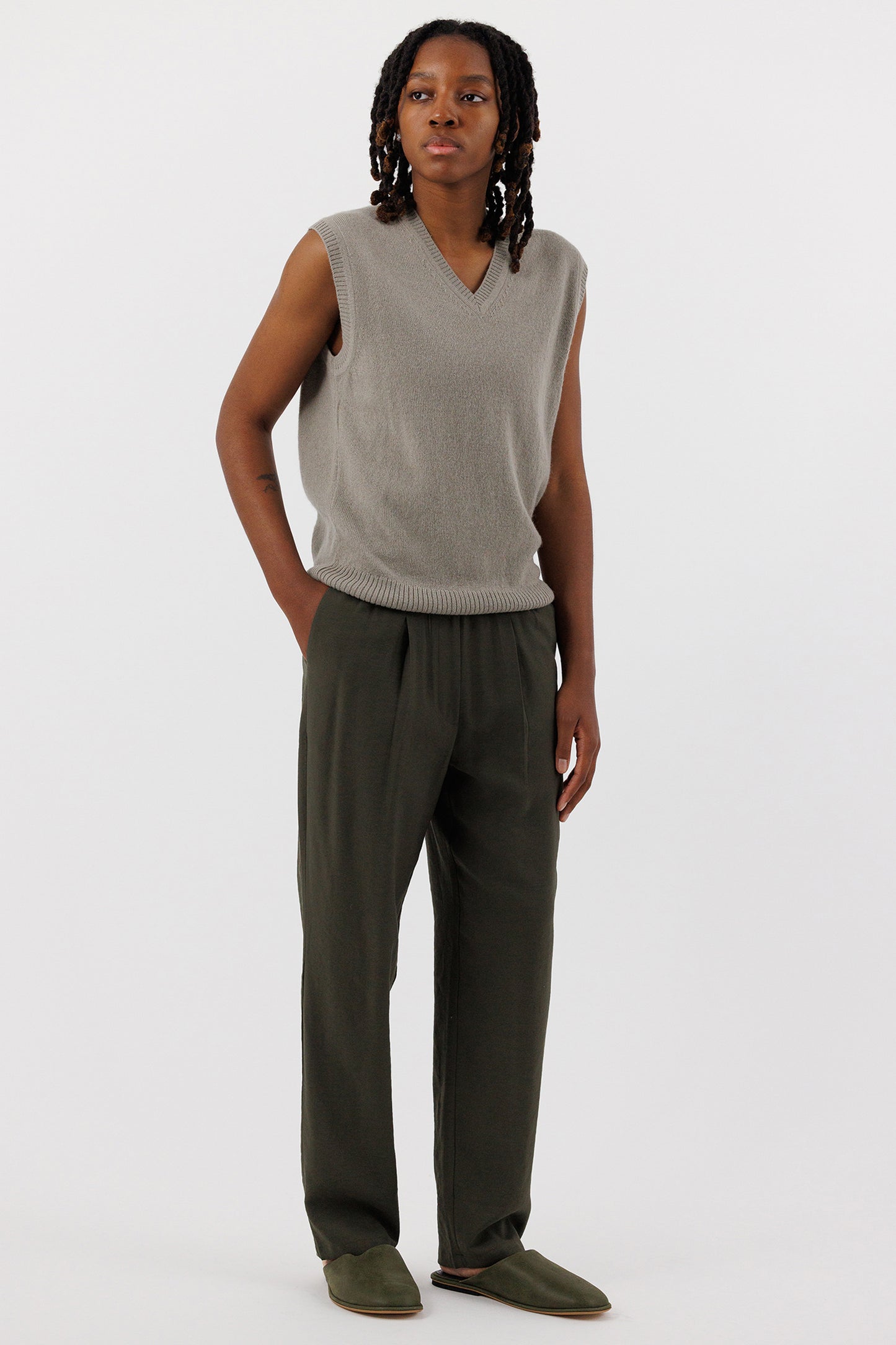 V NECK SWEATER VEST