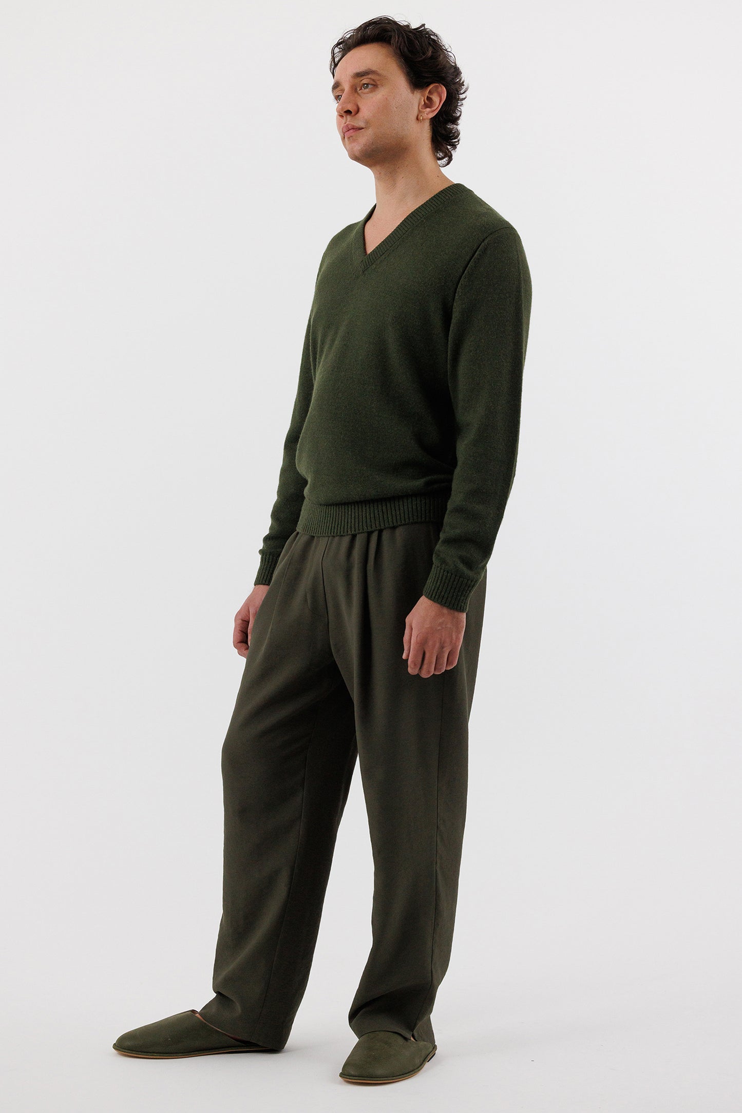V NECK SWEATER