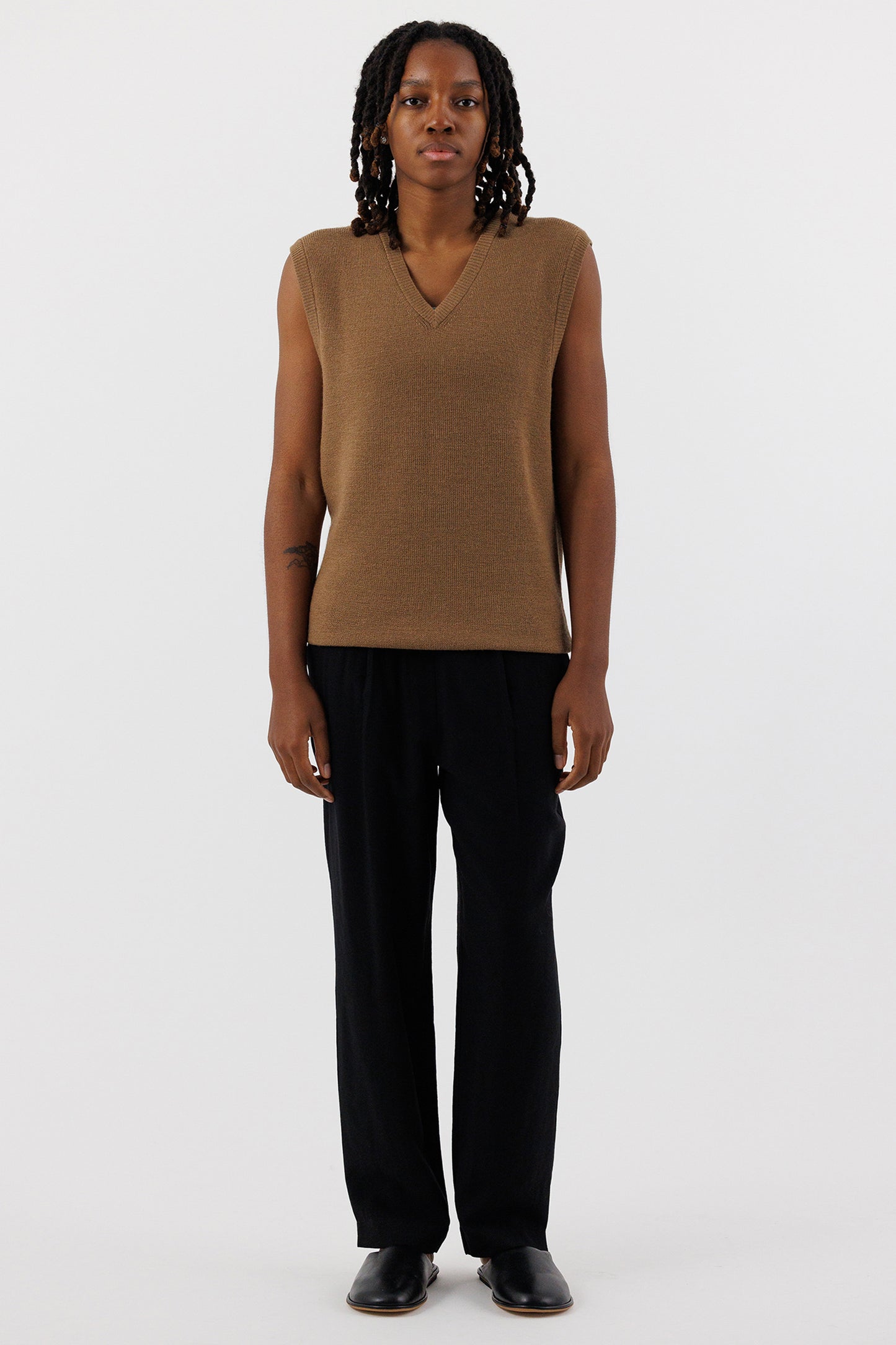 V NECK SWEATER VEST