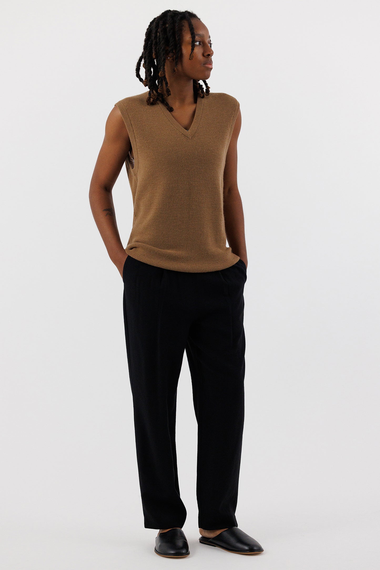 V NECK SWEATER VEST
