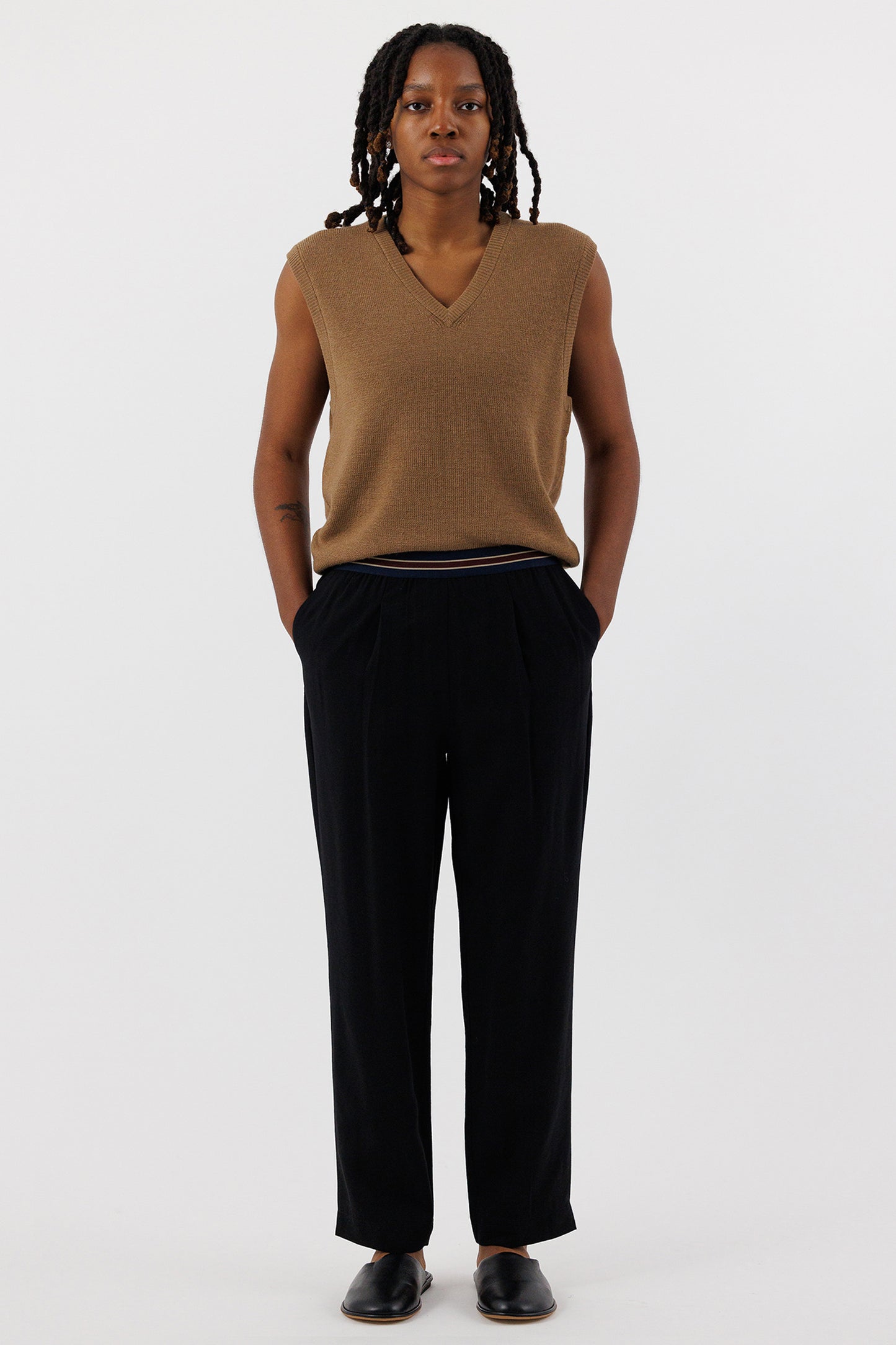 V NECK SWEATER VEST