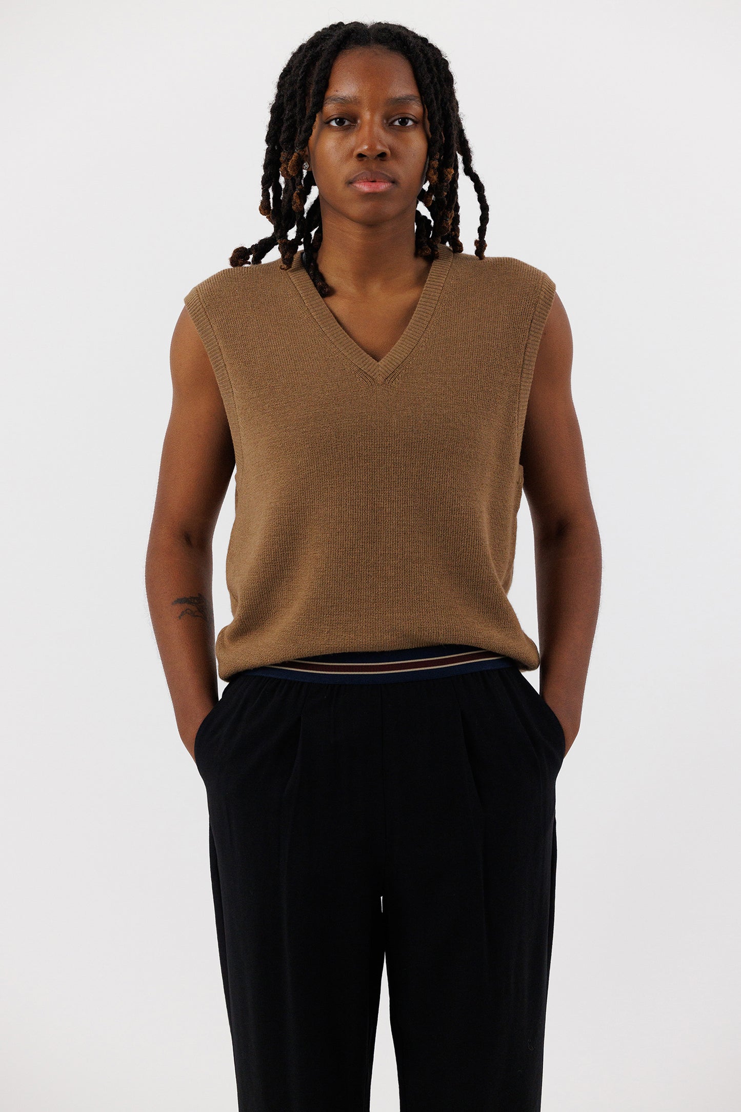 V NECK SWEATER VEST