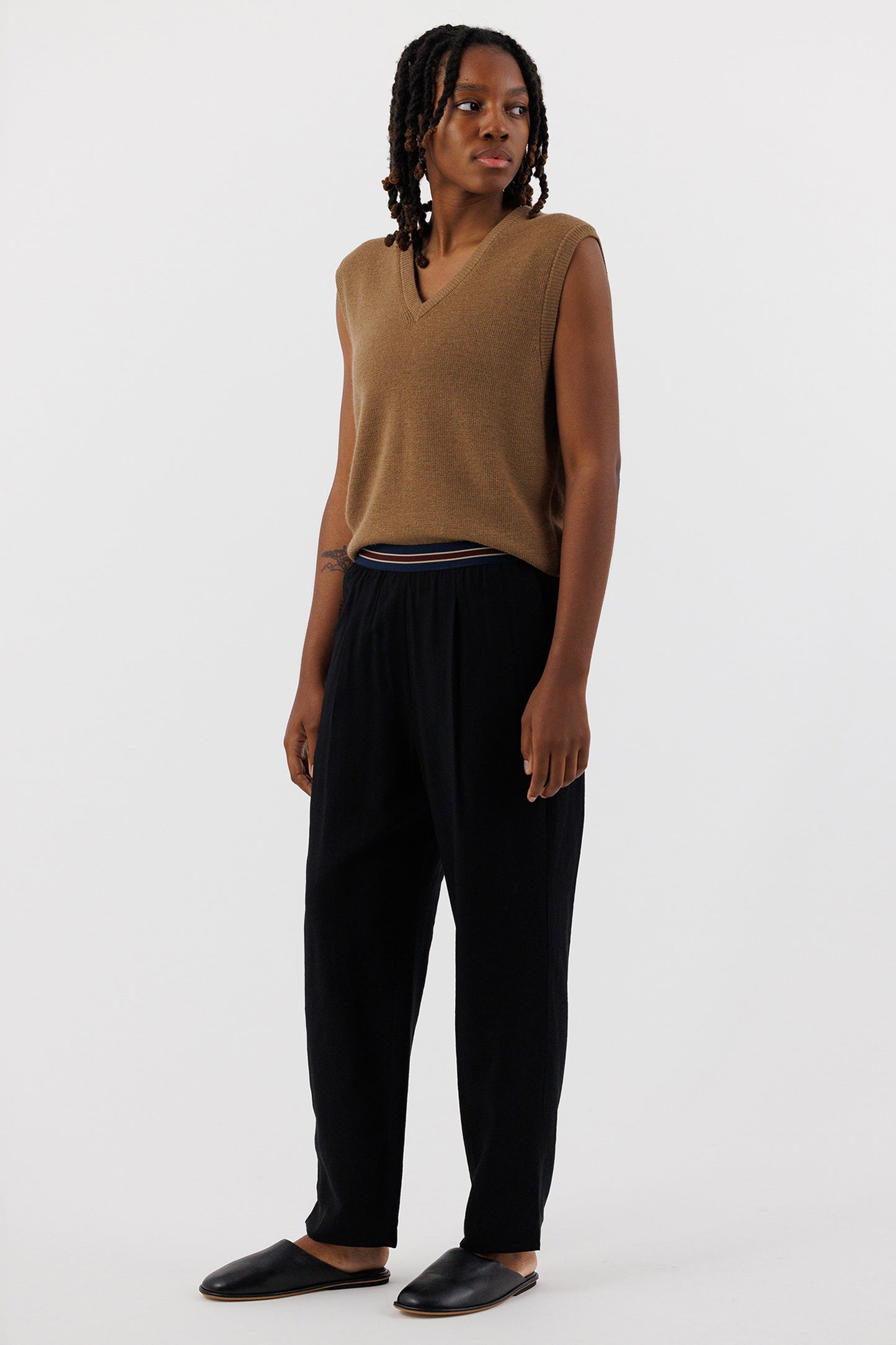 V NECK SWEATER VEST