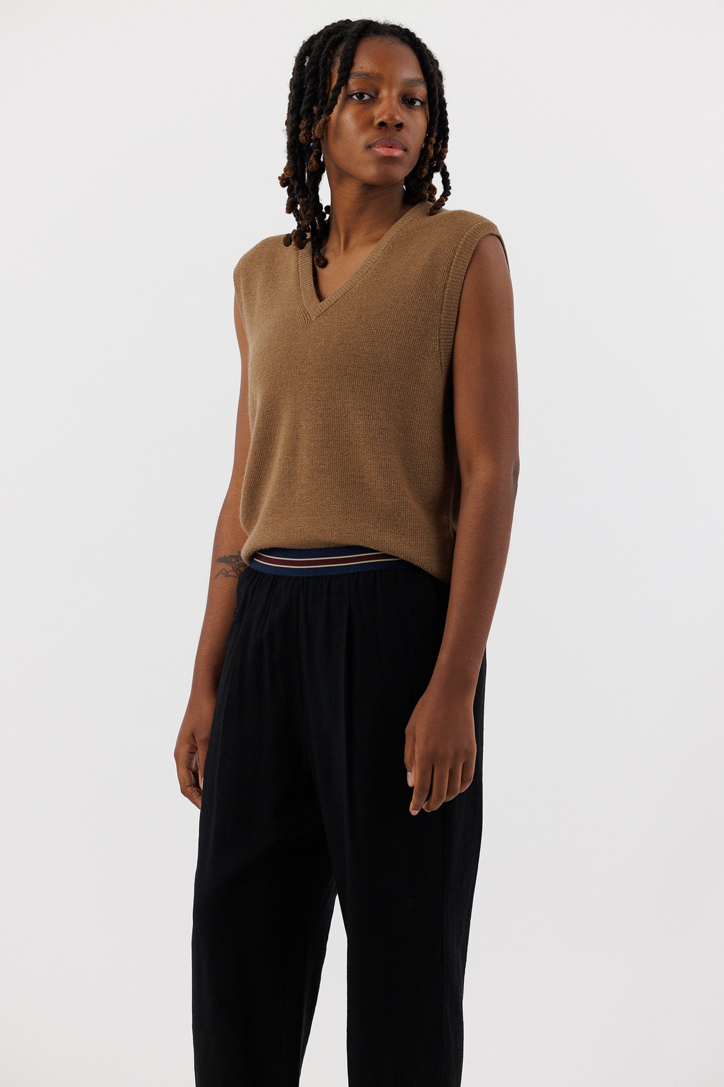 V NECK SWEATER VEST