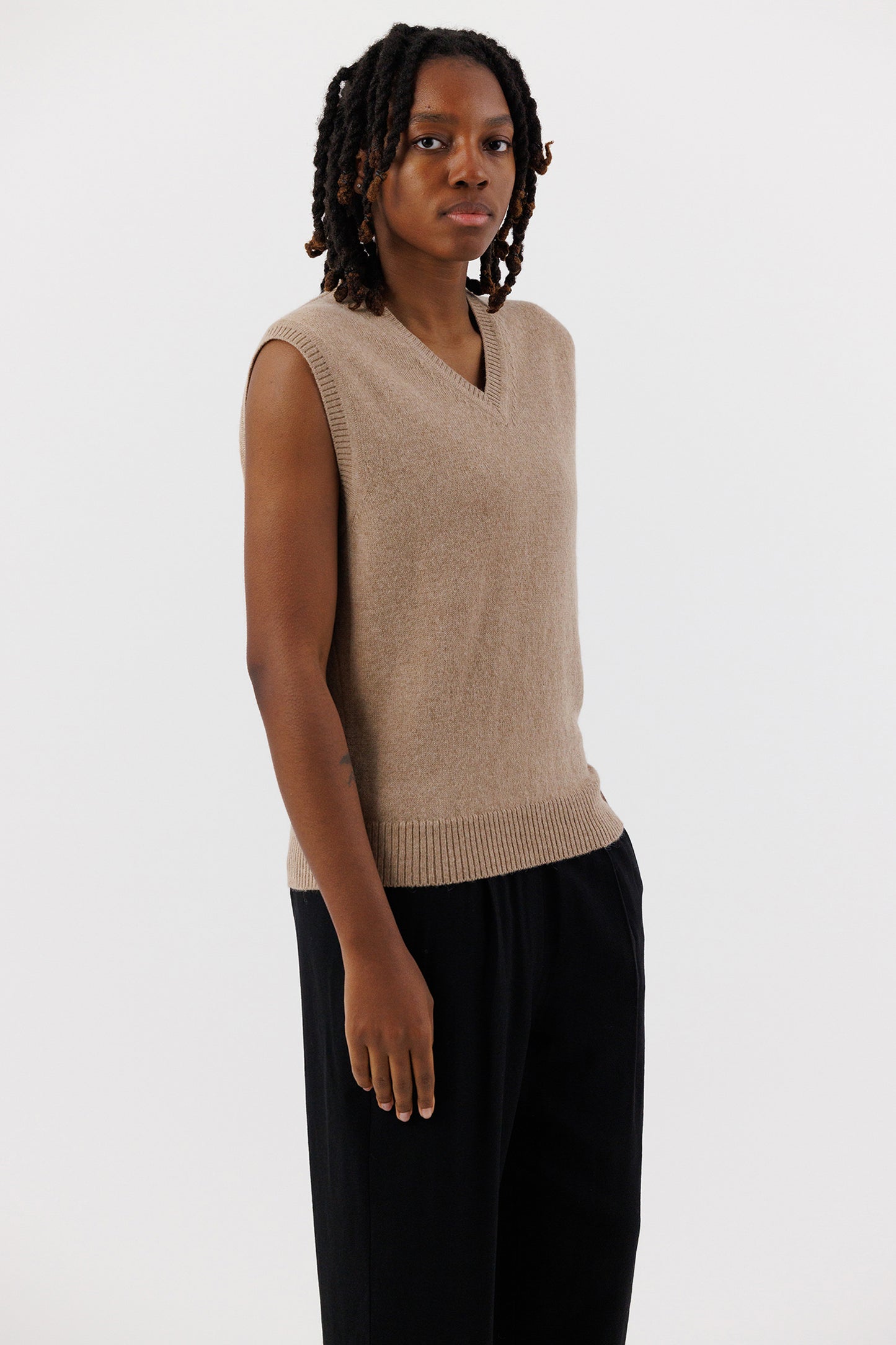 V NECK SWEATER VEST