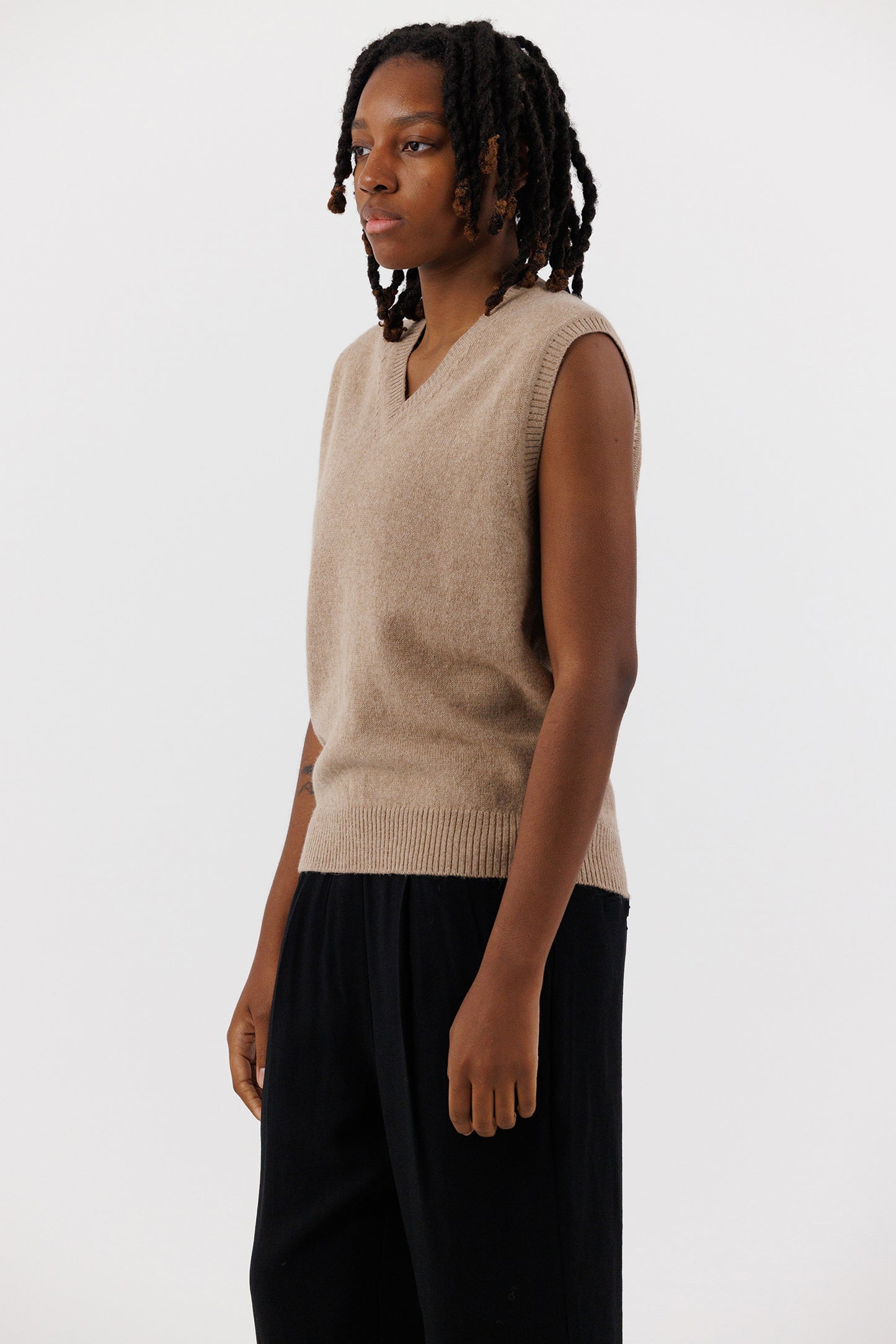 V NECK SWEATER VEST