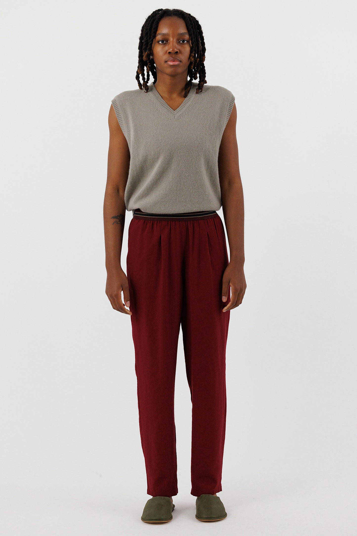 V NECK SWEATER VEST