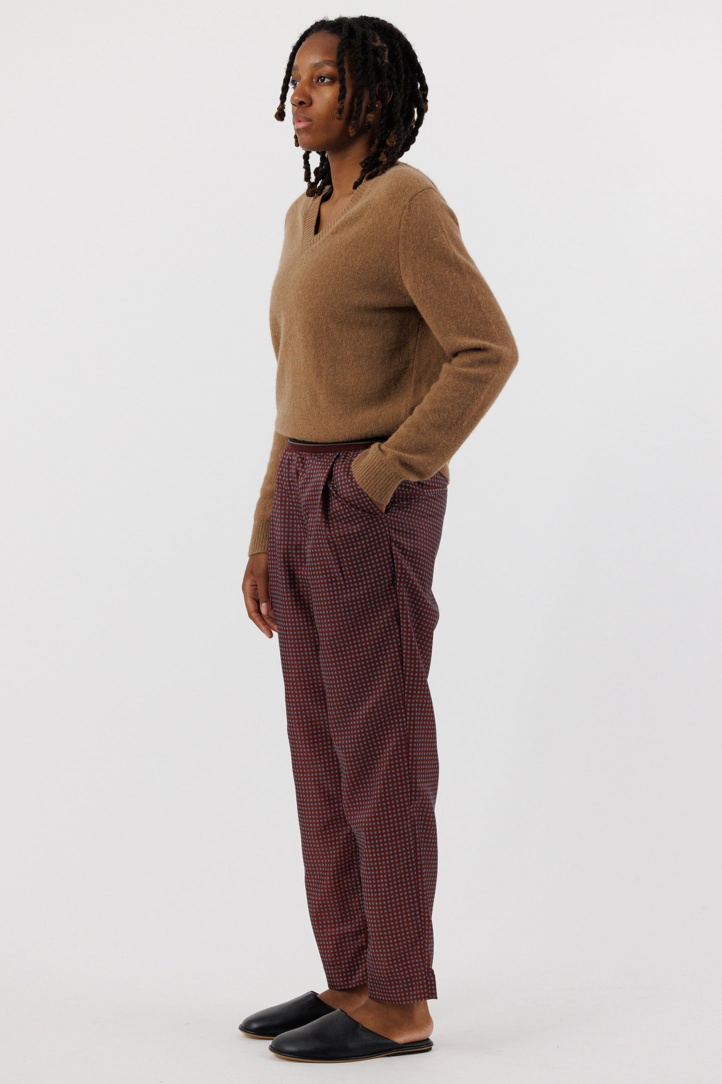 V NECK SWEATER