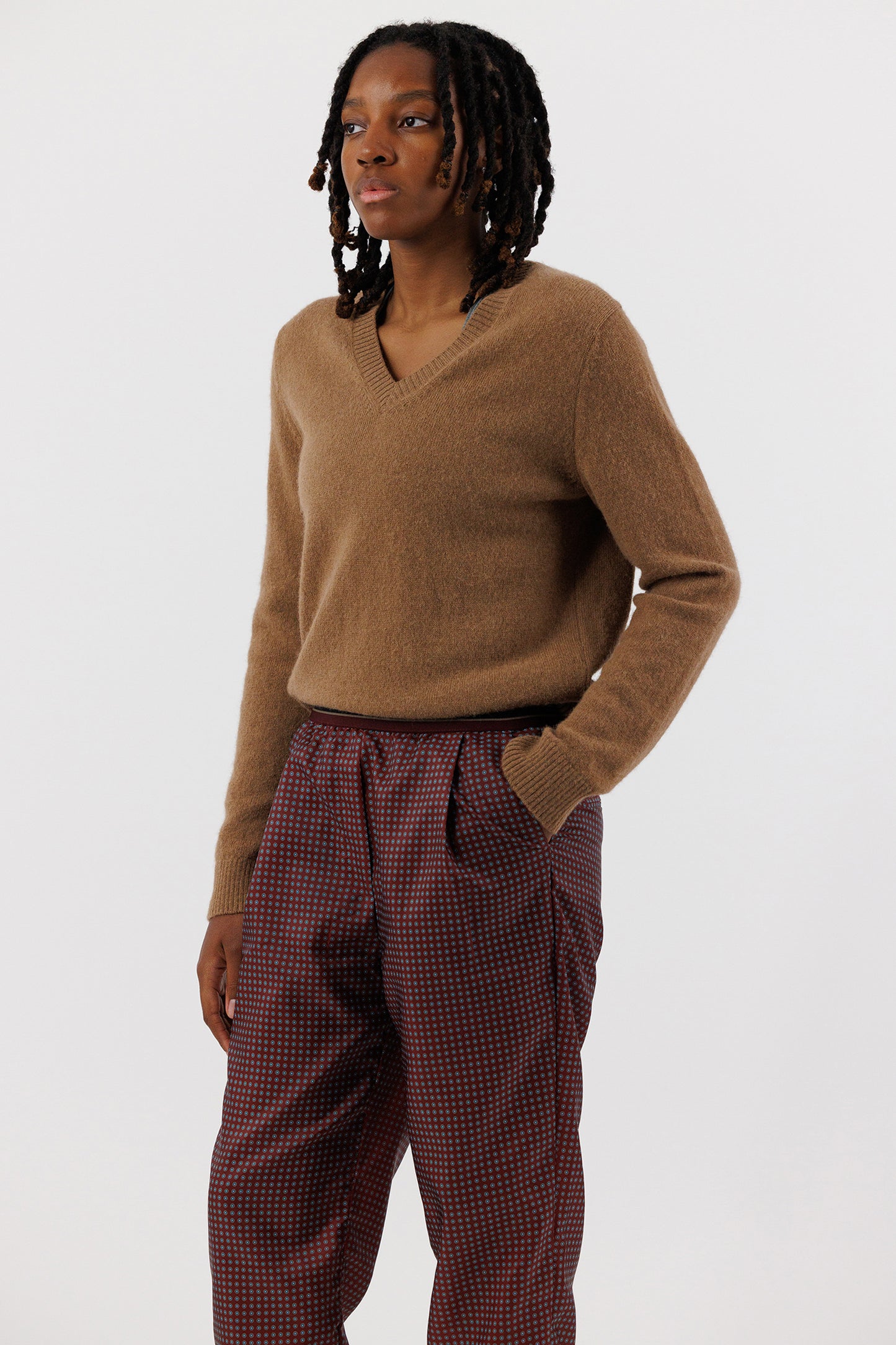 V NECK SWEATER