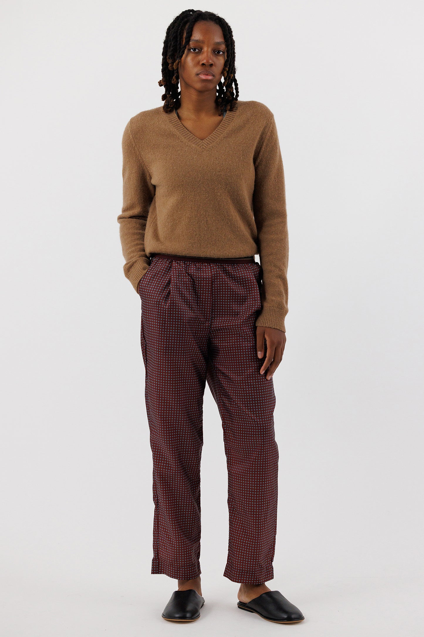 V NECK SWEATER