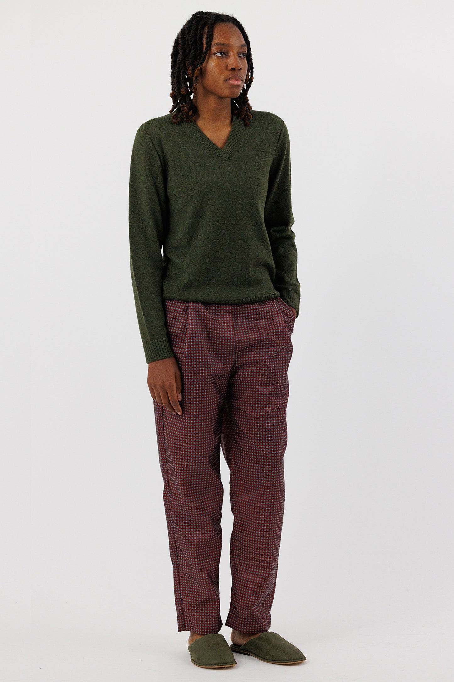 V NECK SWEATER