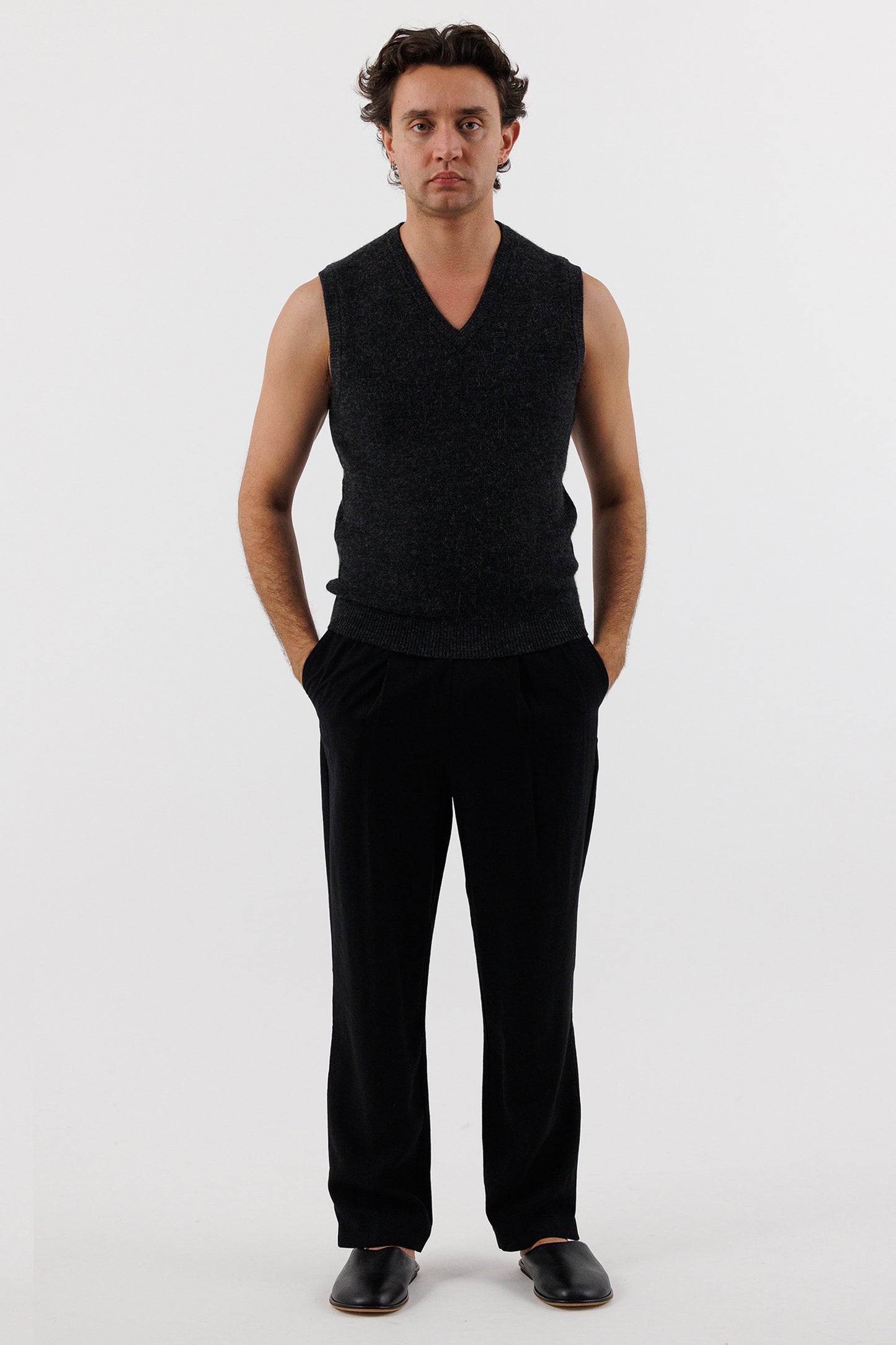 V NECK SWEATER VEST