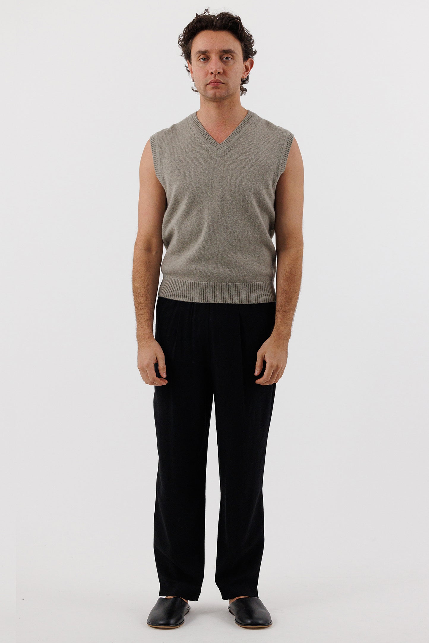 V NECK SWEATER VEST