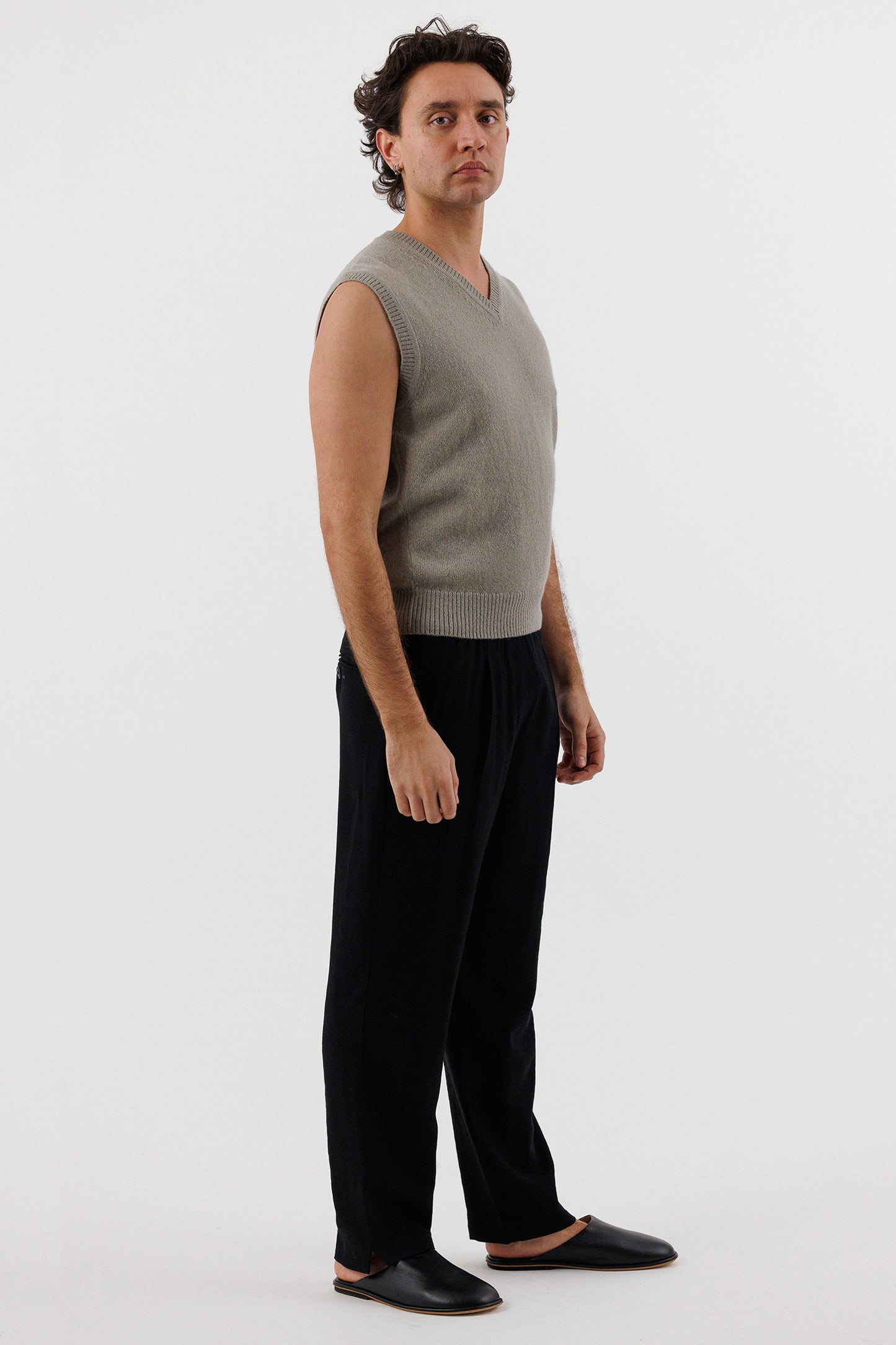 V NECK SWEATER VEST