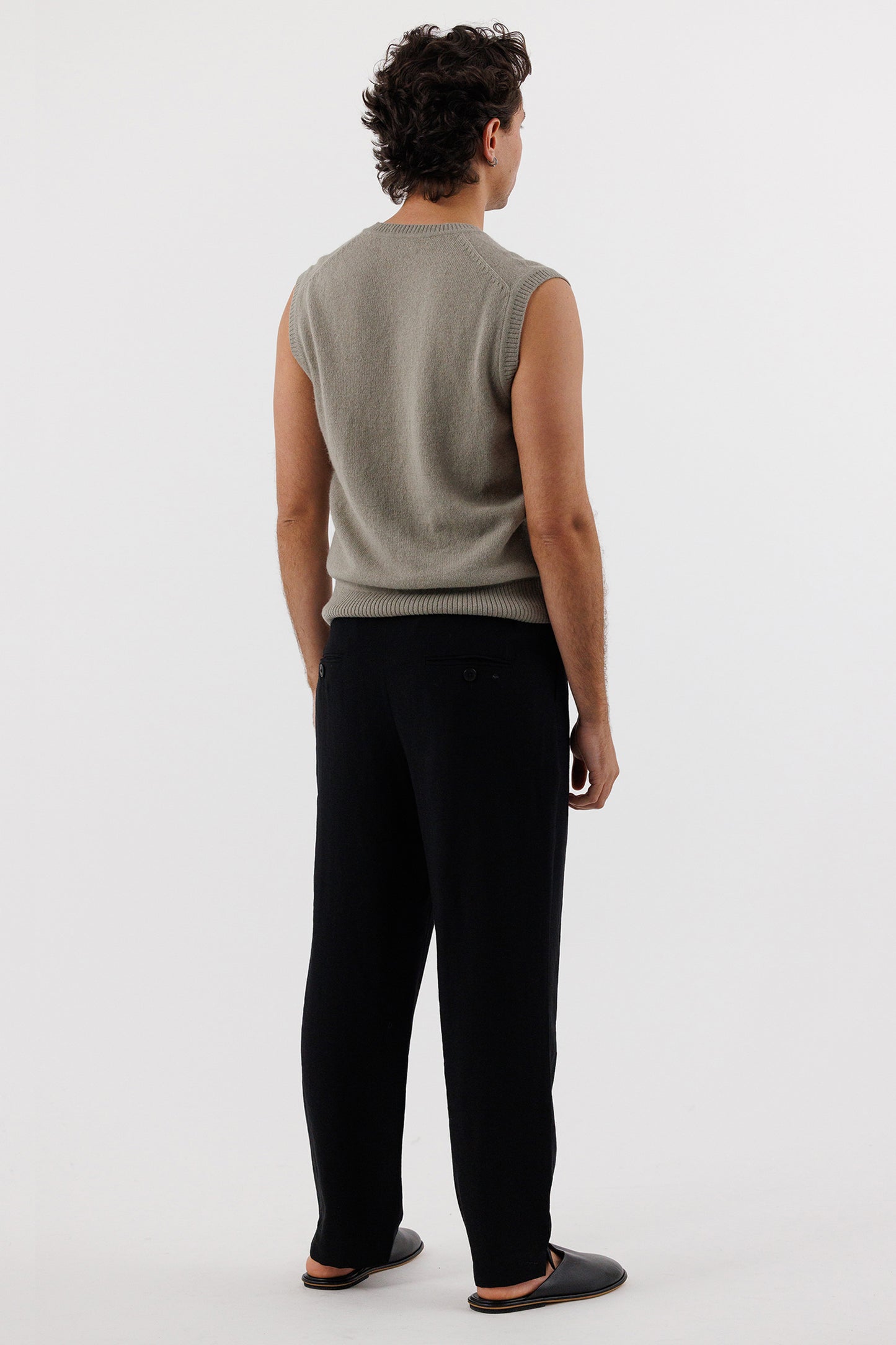 V NECK SWEATER VEST