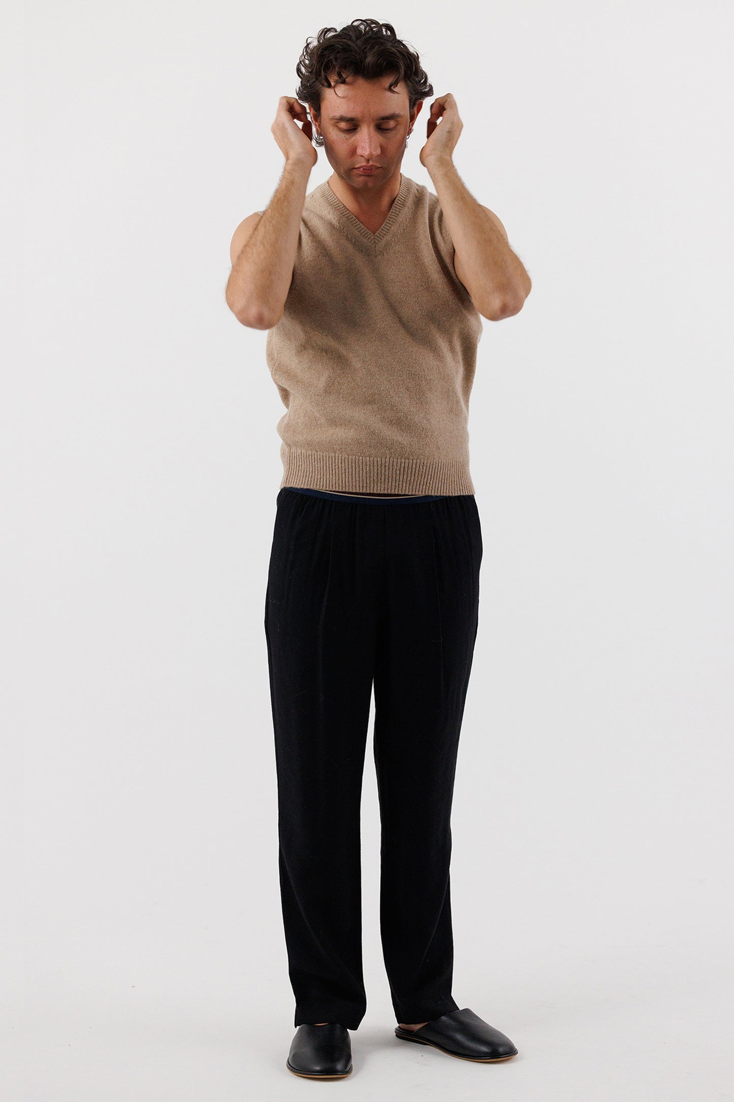 V NECK SWEATER VEST
