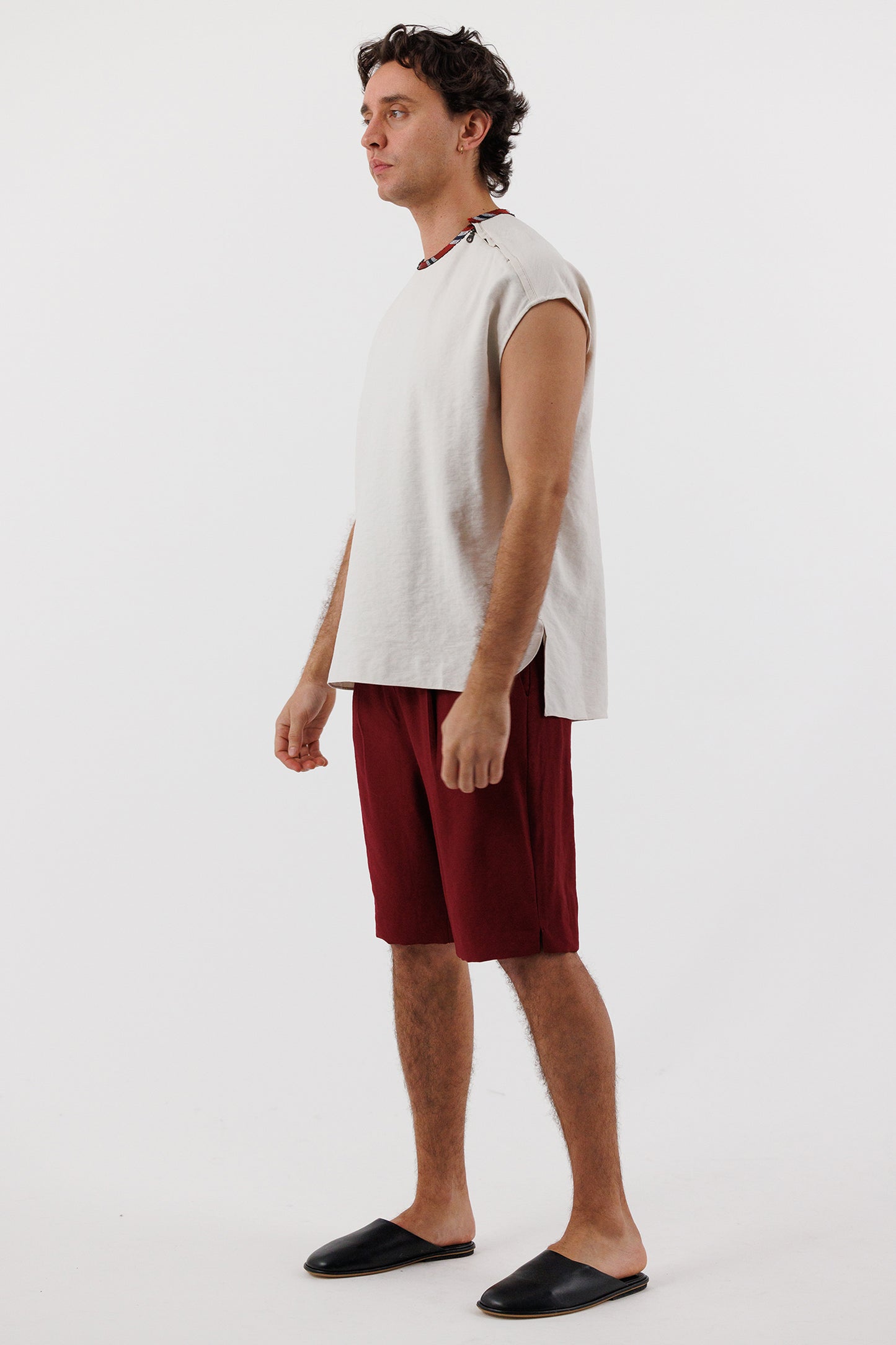 SLEEVELESS SIDE ZIP TOP