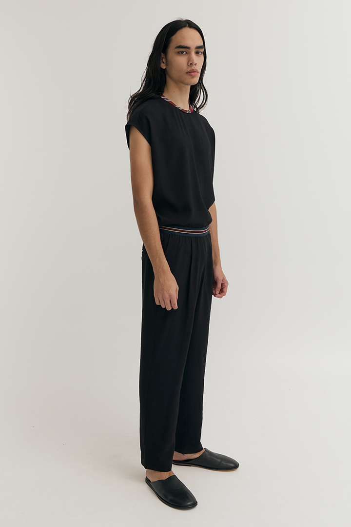 SLEEVELESS SIDE ZIP TOP