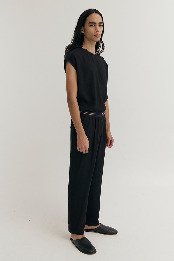 SLEEVELESS SIDE ZIP TOP