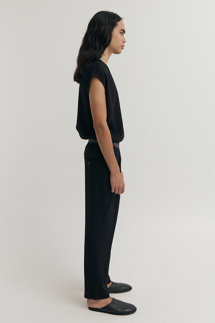 SLEEVELESS SIDE ZIP TOP