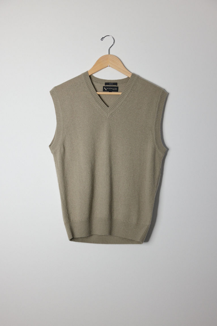 V NECK SWEATER VEST