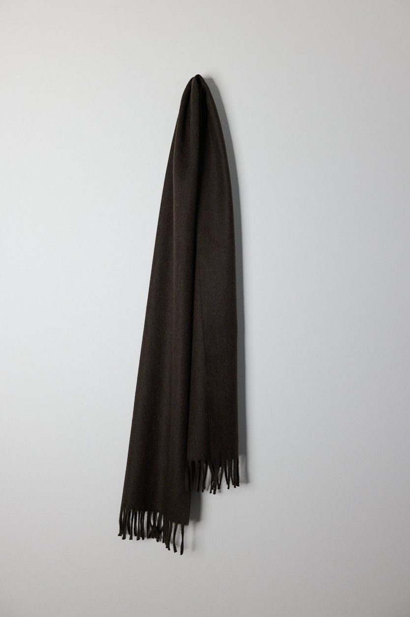 CLASSIC FRINGED SCARF